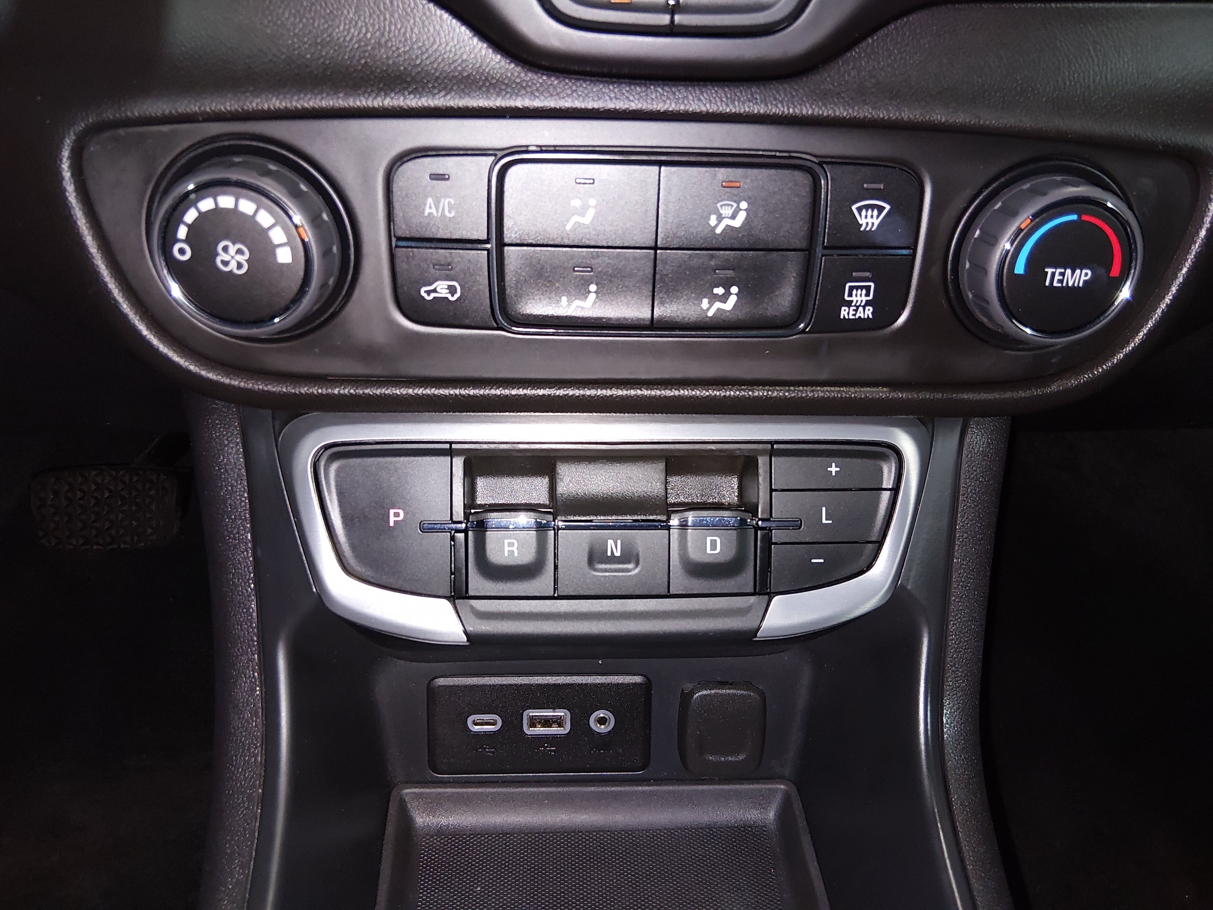 2024 GMC Terrain SLE - Photo 17