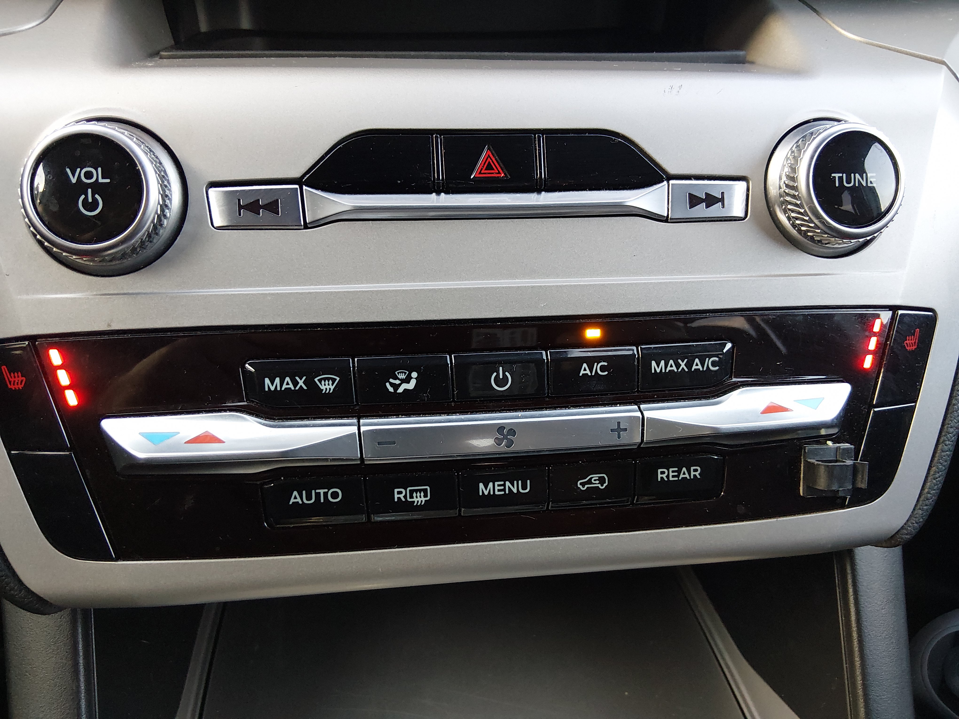 2023 Ford Explorer XLT - Photo 18