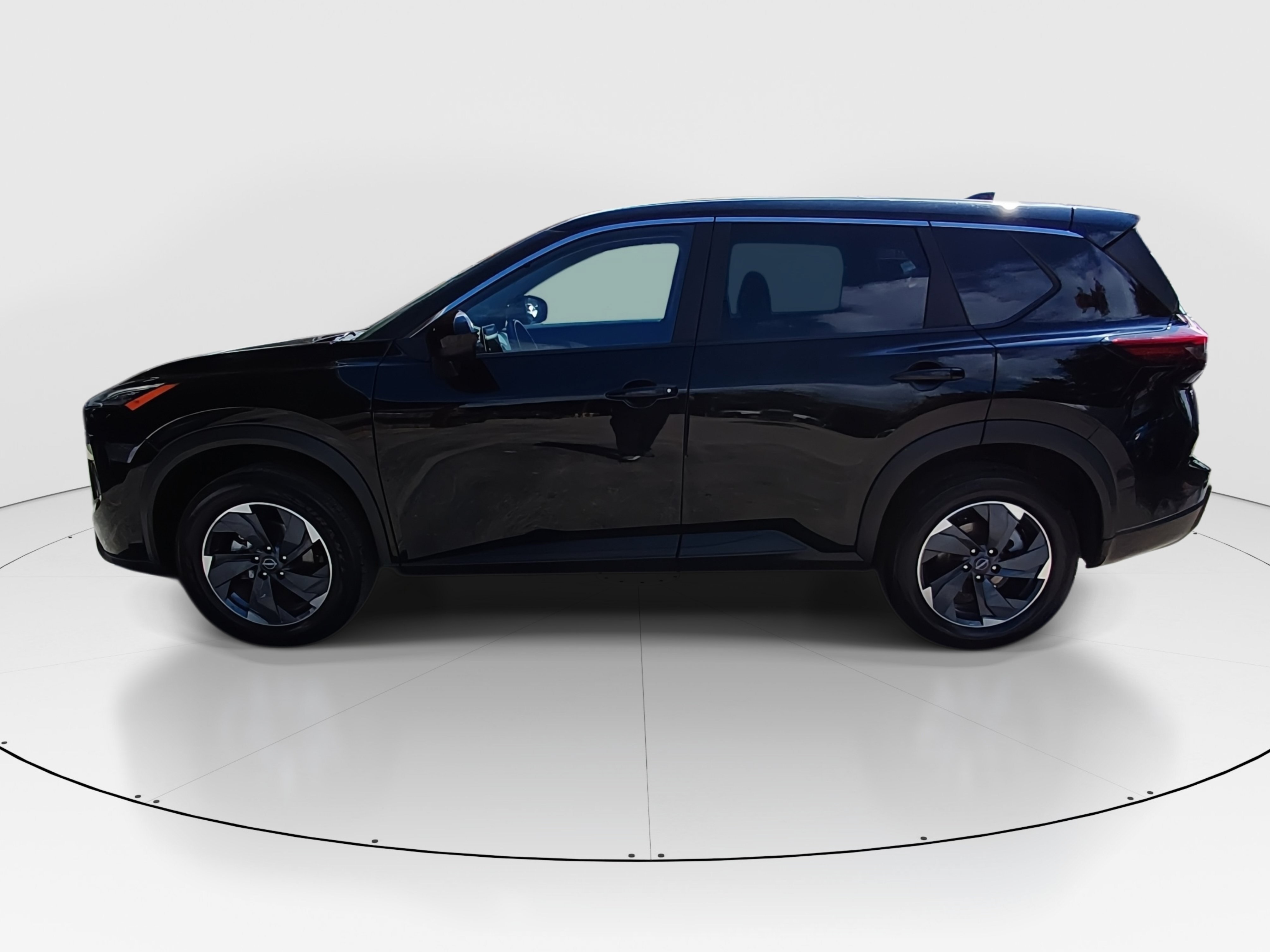 2025 Nissan Rogue FWD SV, photo 4