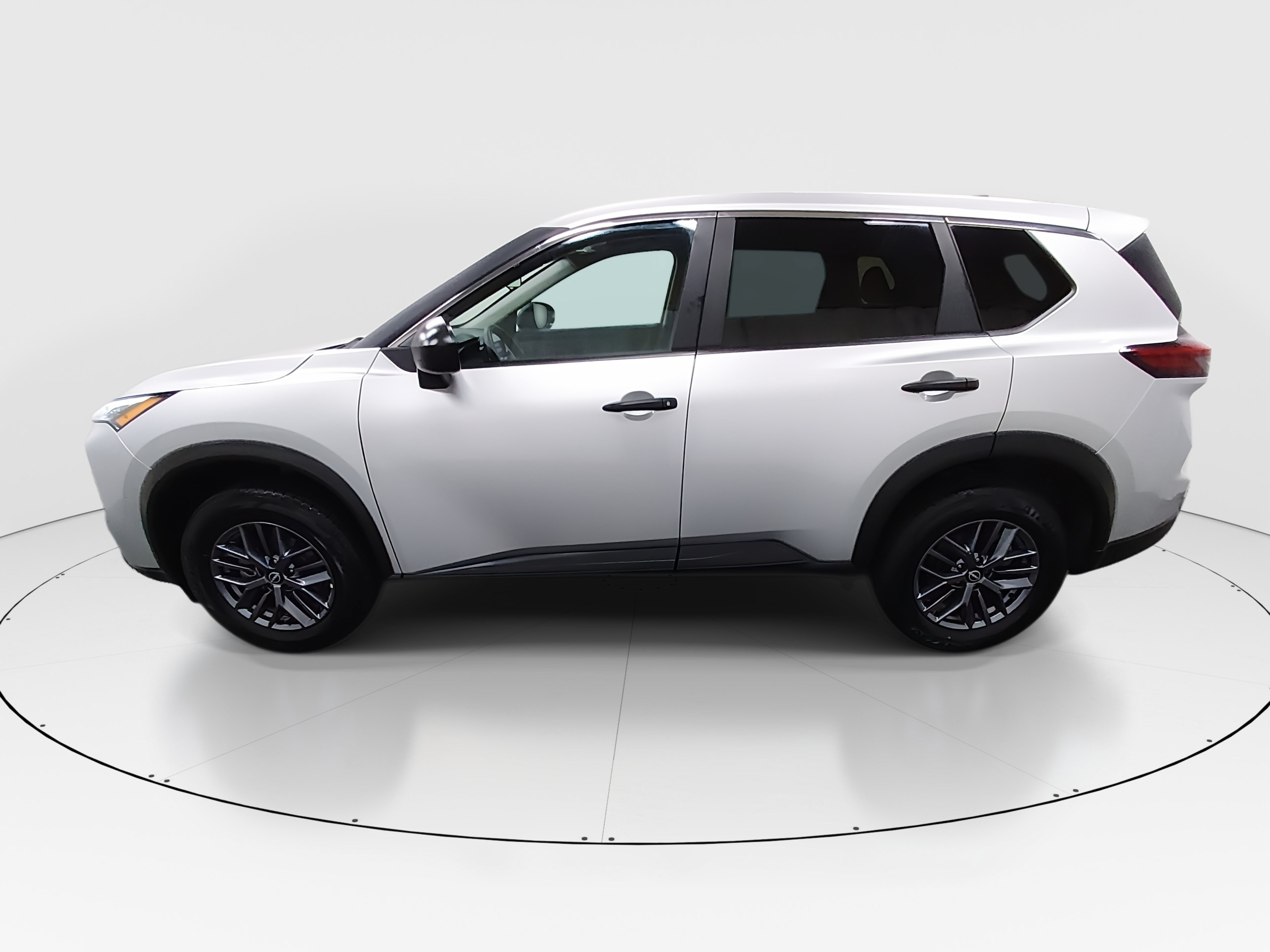 2024 Nissan Rogue S - Photo 4