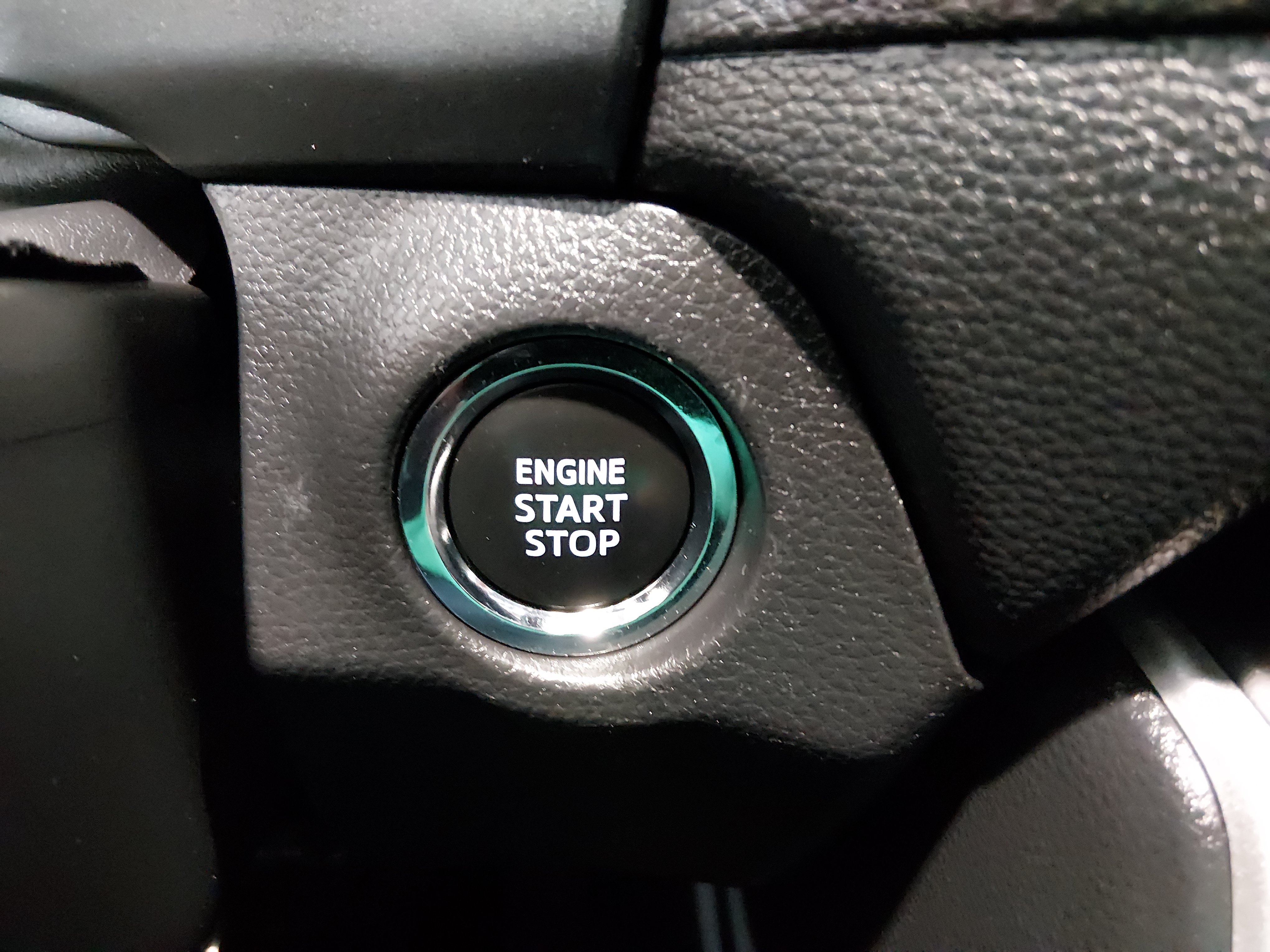2025 Toyota RAV4 XLE - Photo 19