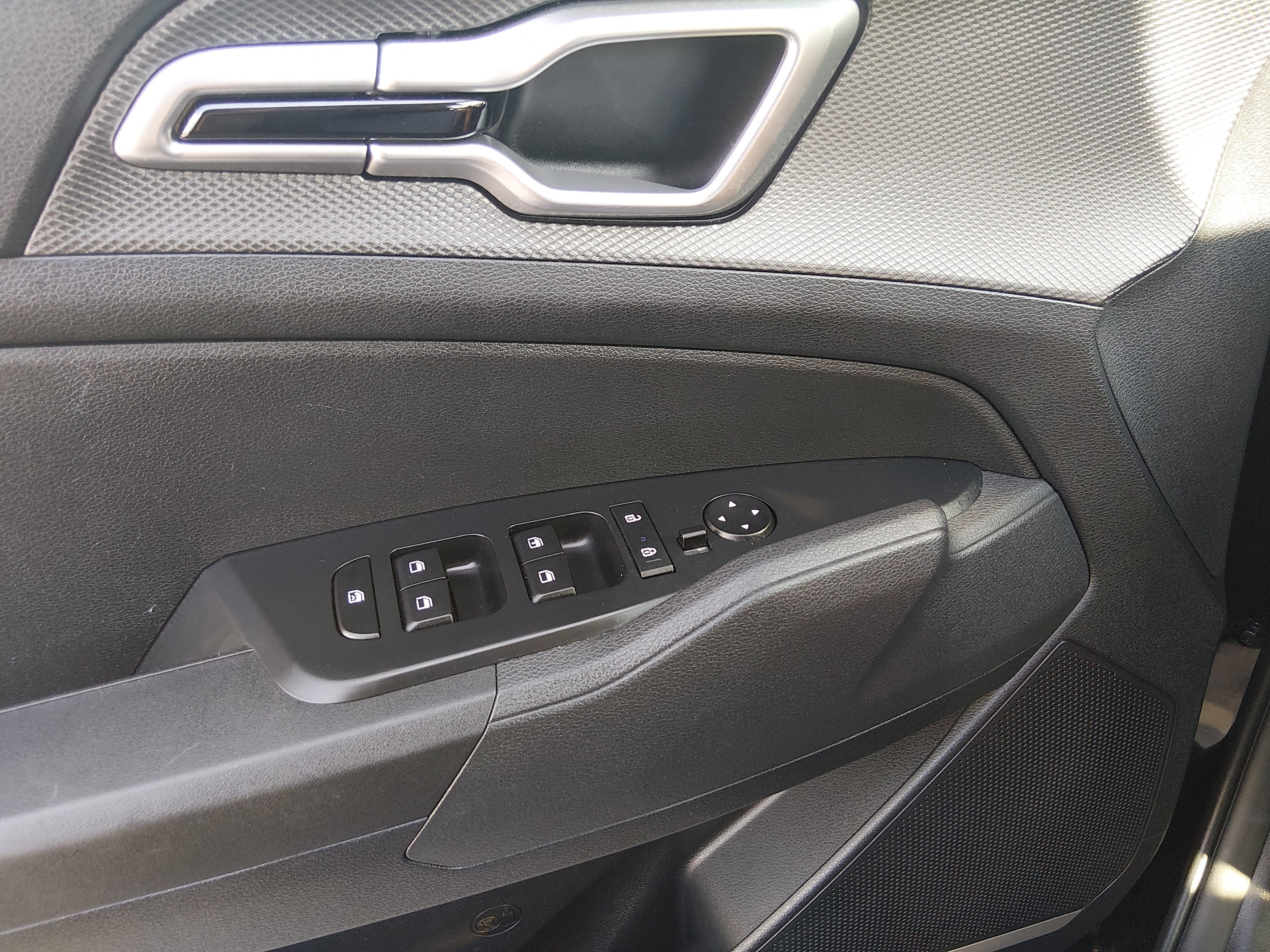 2025 Kia Sportage LX - Photo 16