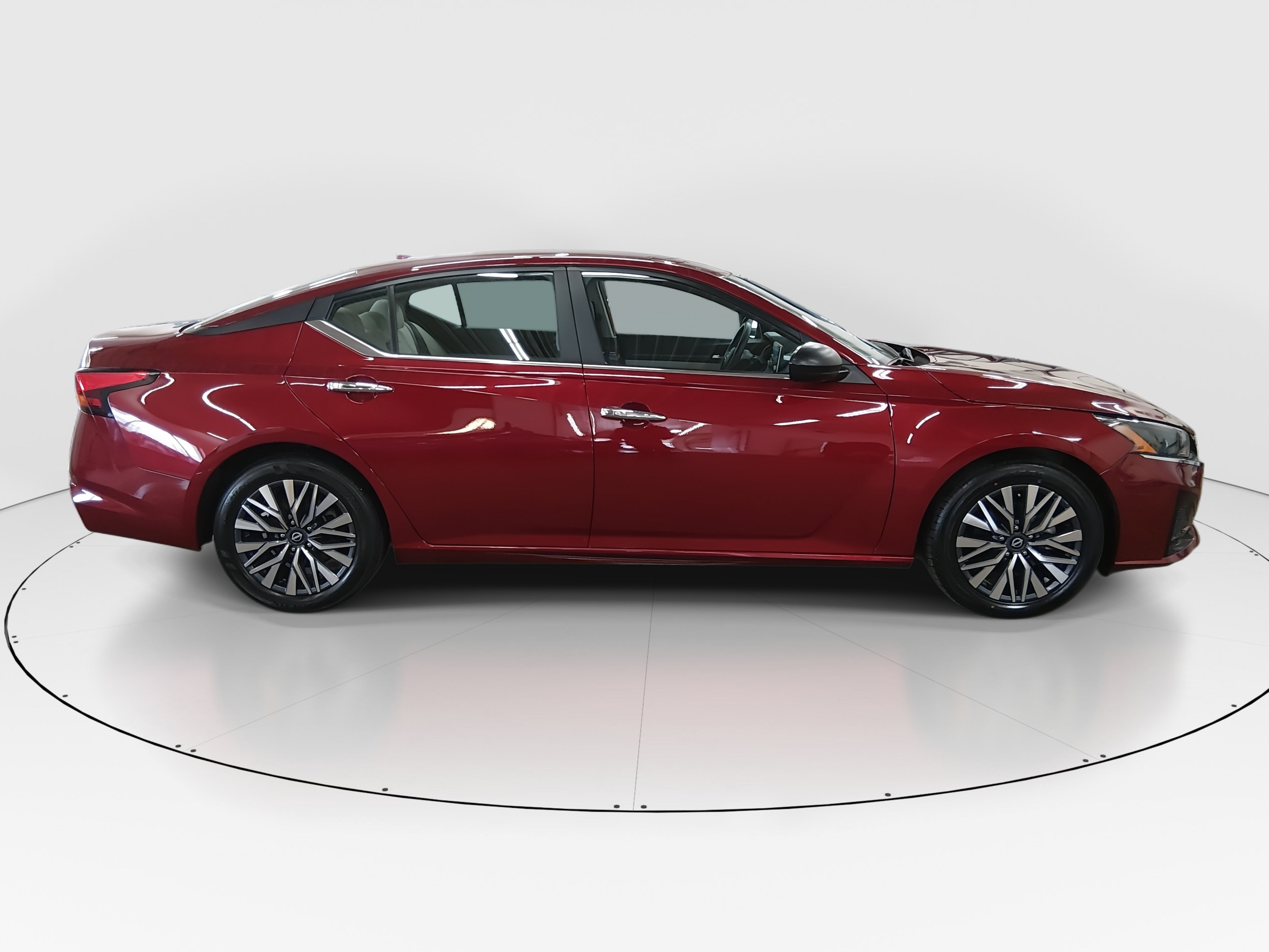 2025 Nissan Altima SV - Photo 8