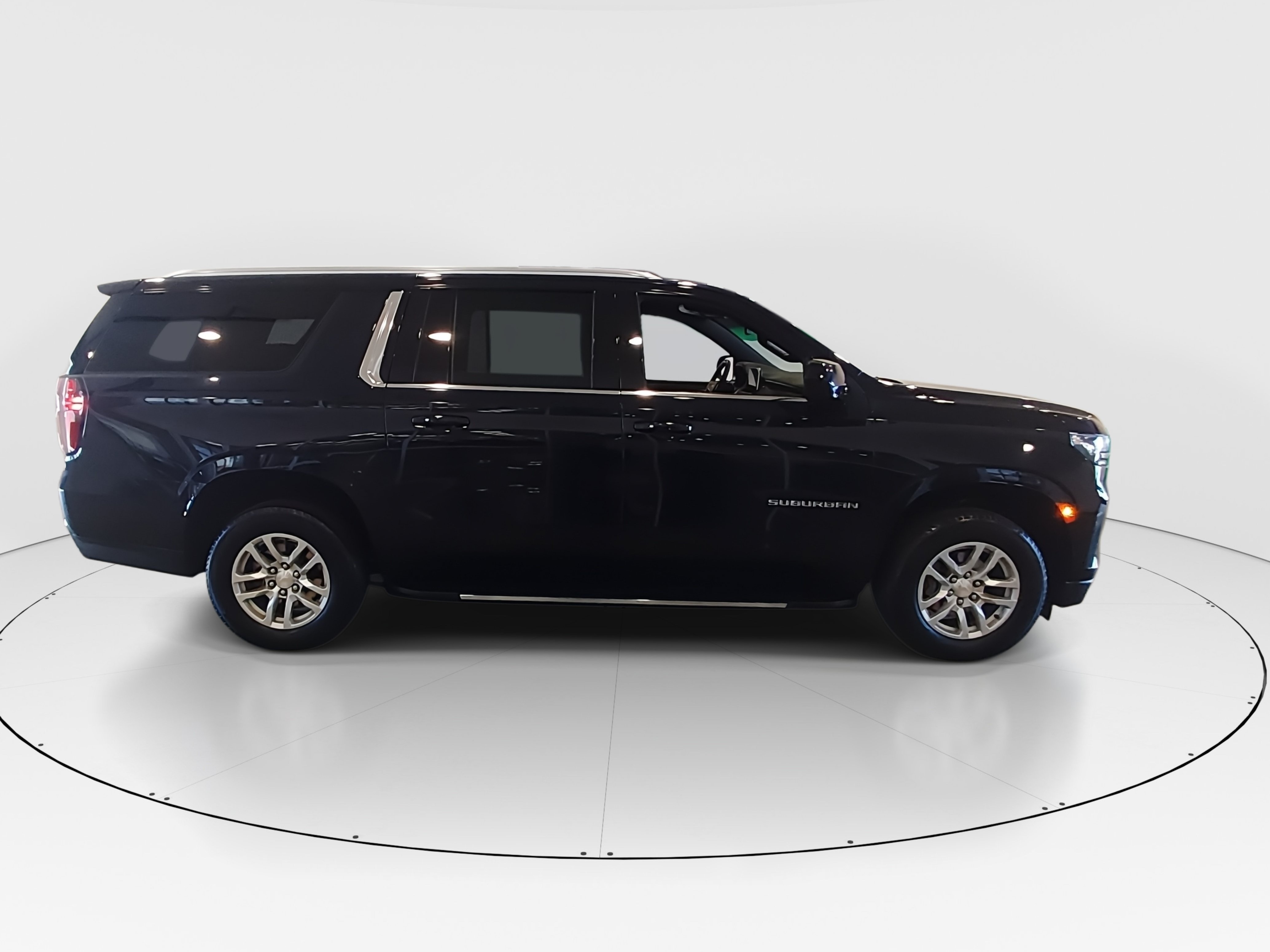 2024 Chevrolet Suburban LT - Photo 8