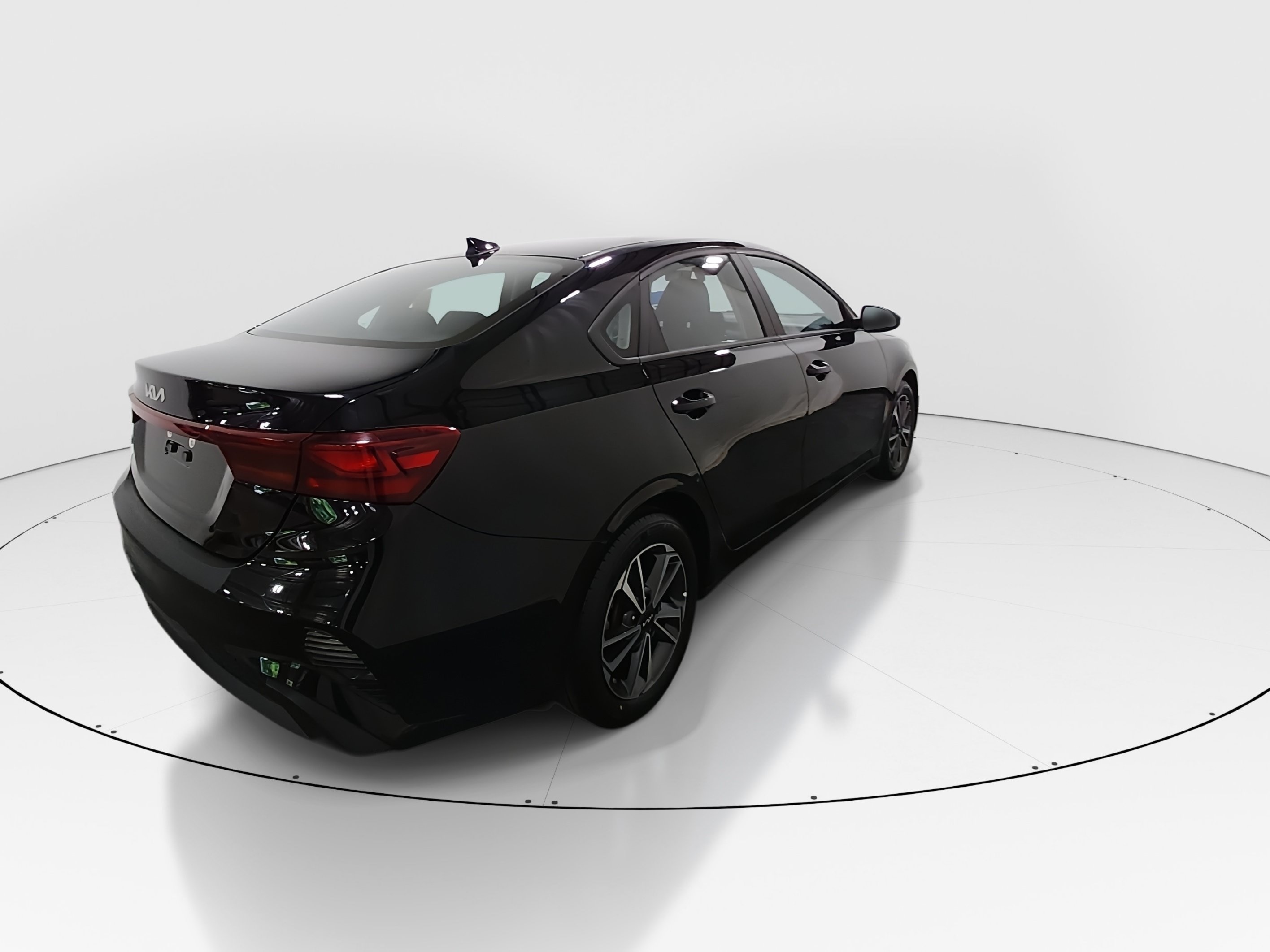 2024 Kia Forte LXS - Photo 7