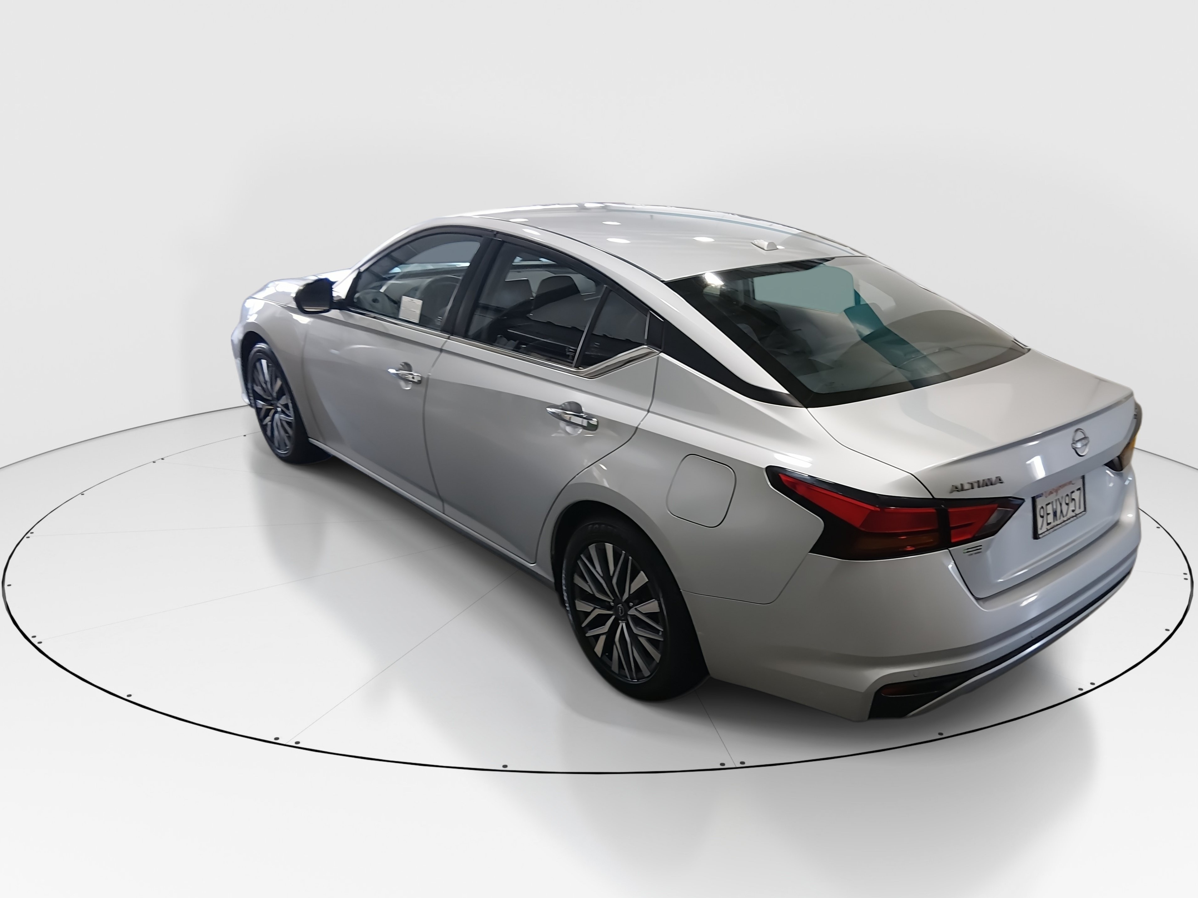 2023 Nissan Altima SV - Photo 5