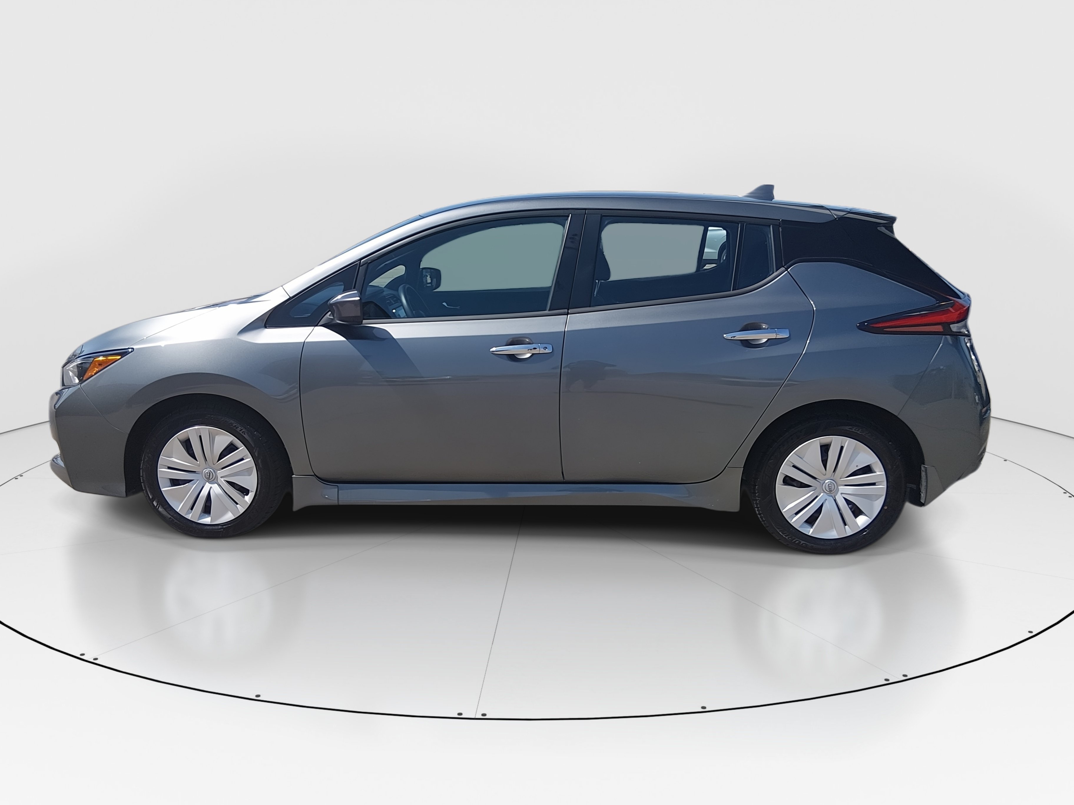 2025 Nissan Leaf 4