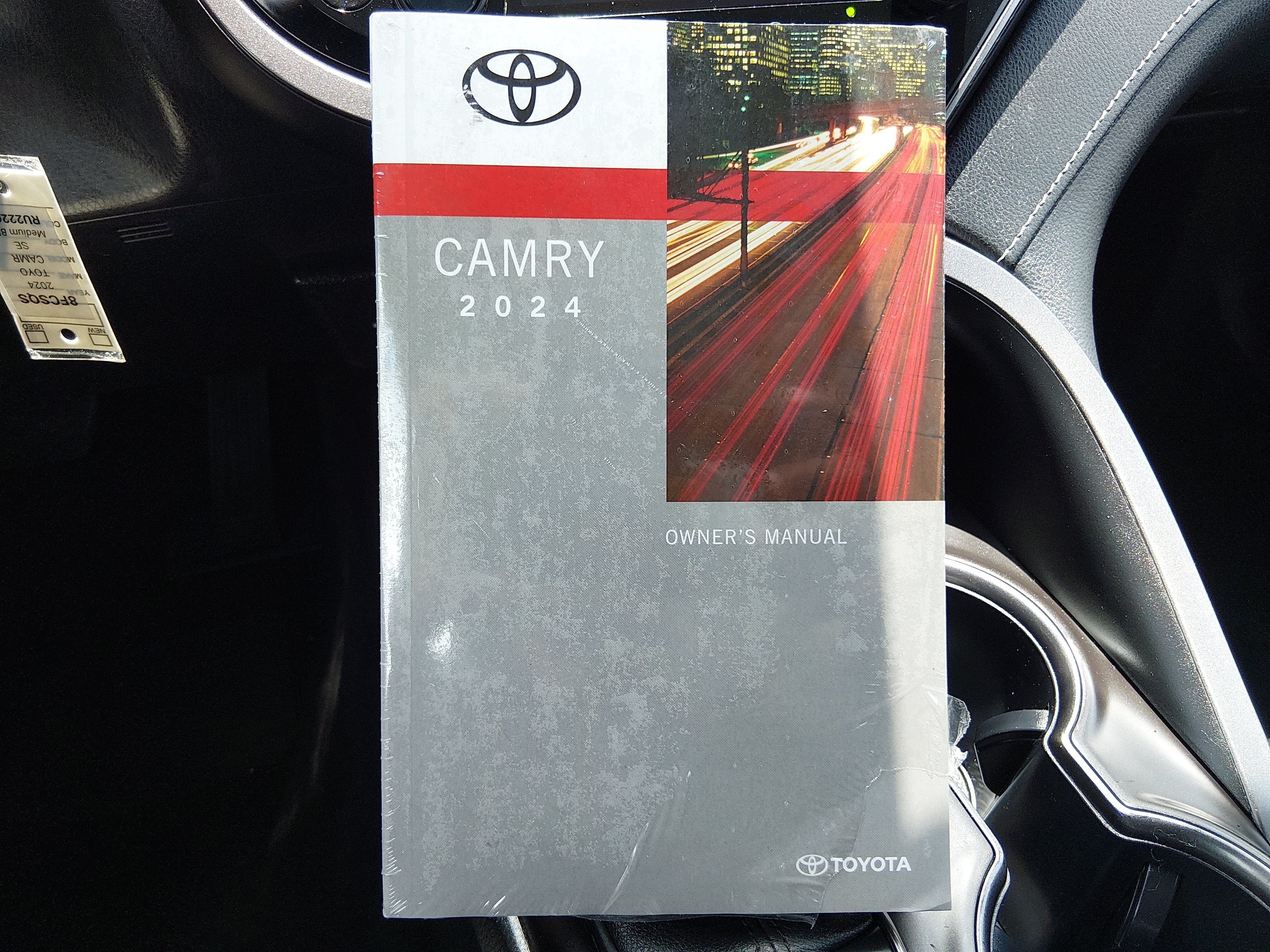 2024 Toyota Camry SE - Photo 19