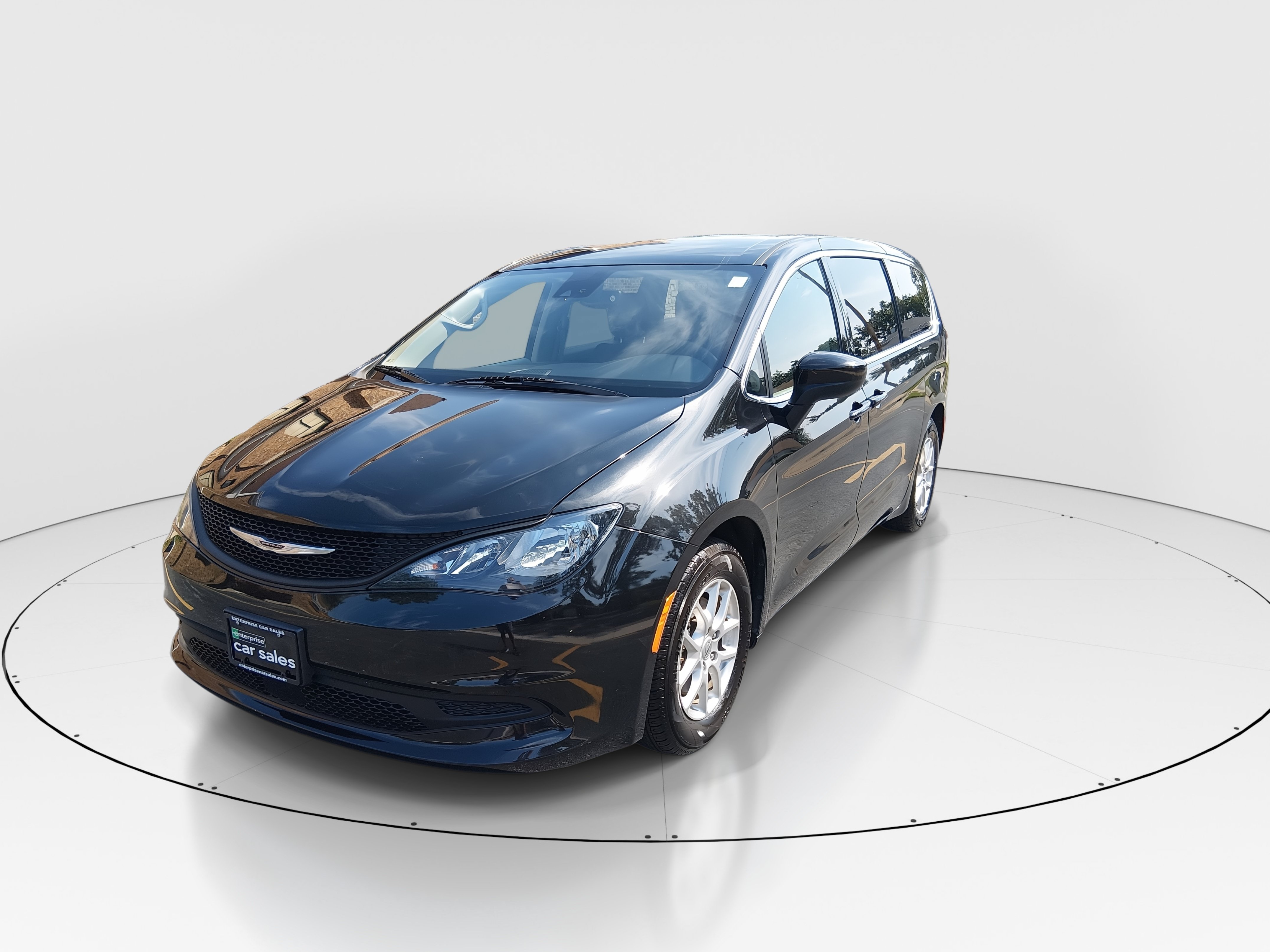 2023 Chrysler Voyager LX - Photo 3
