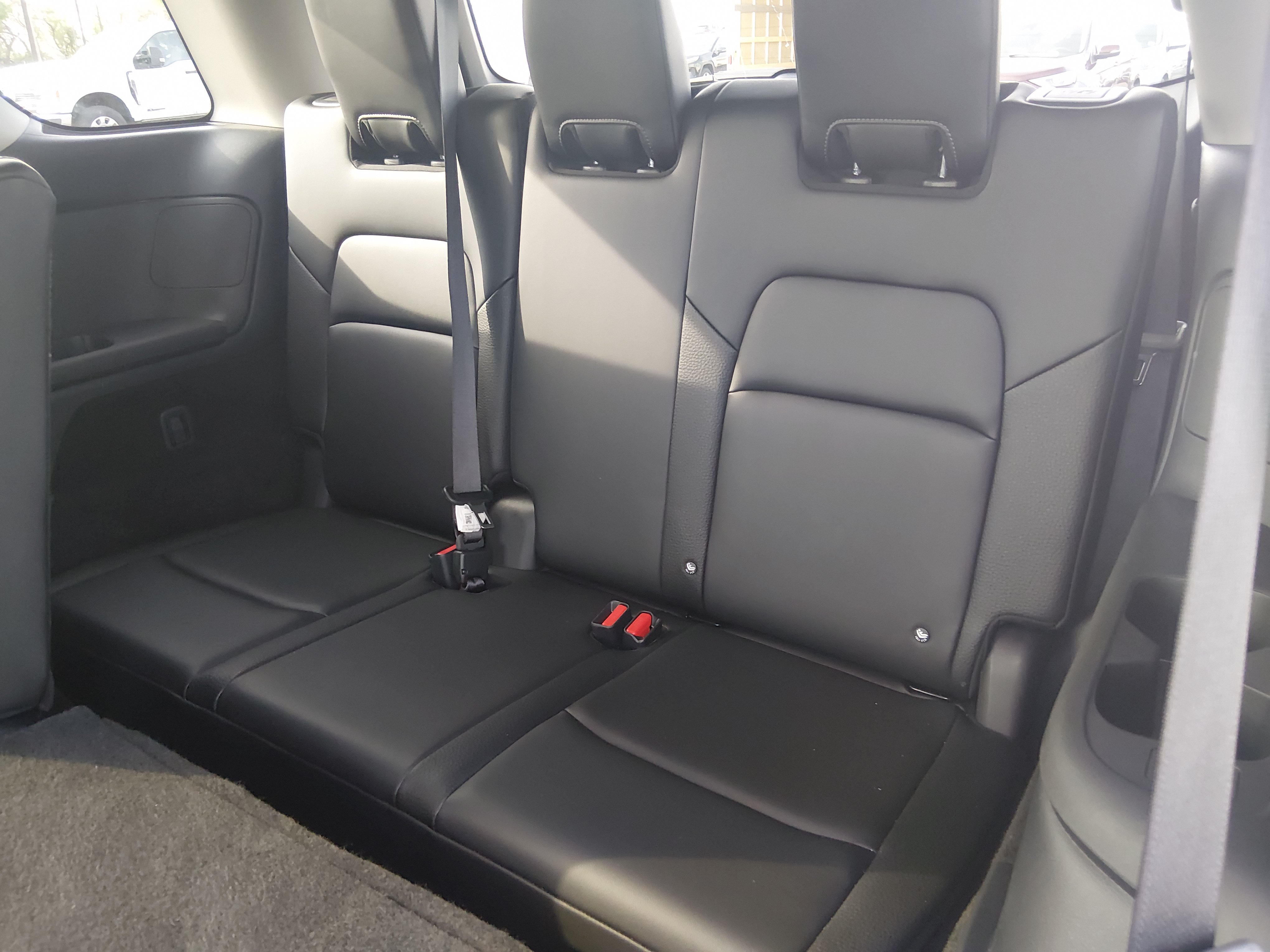2025 Nissan Pathfinder SL - Photo 18