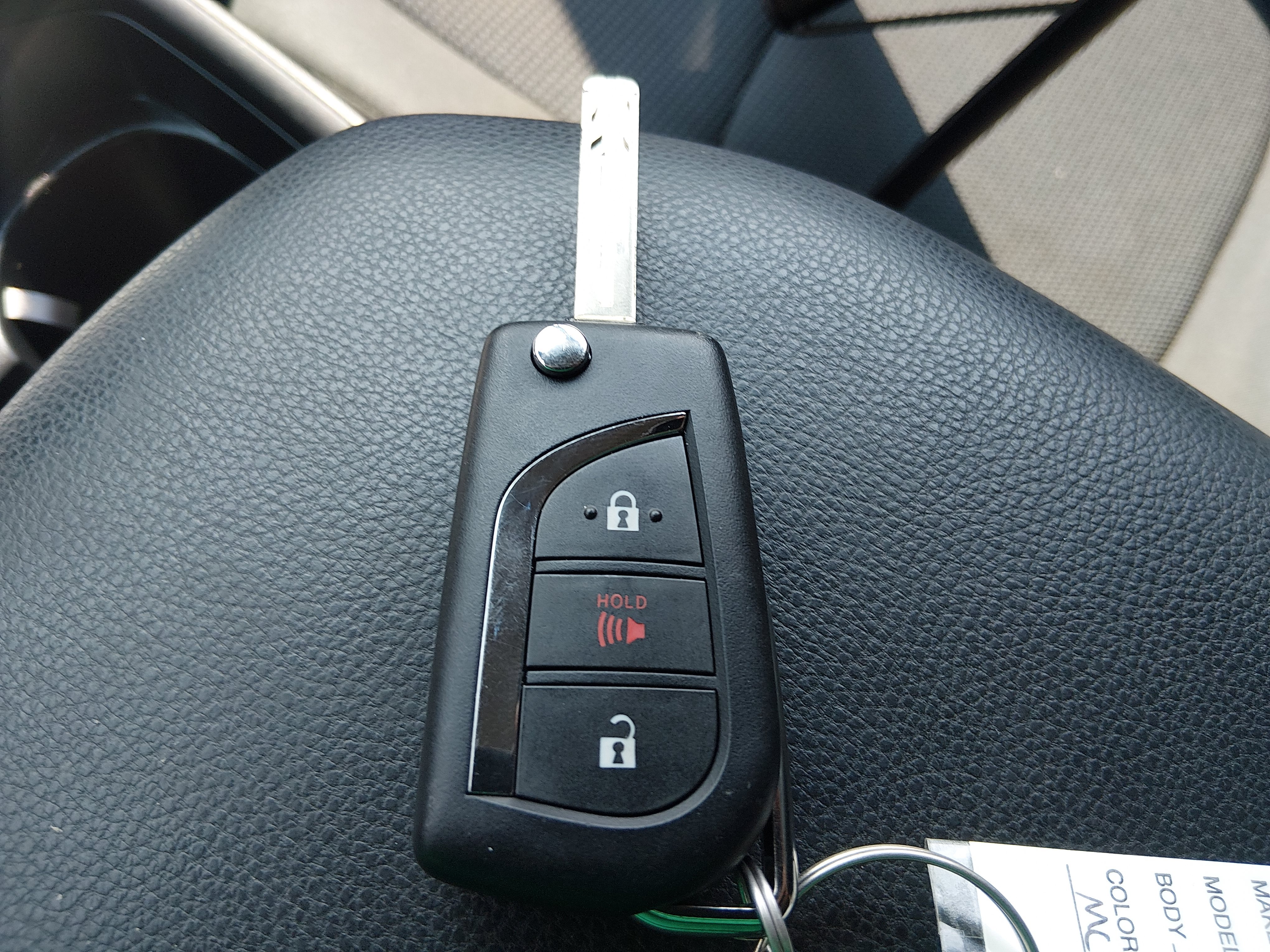 2021 Toyota RAV4 LE - Photo 15