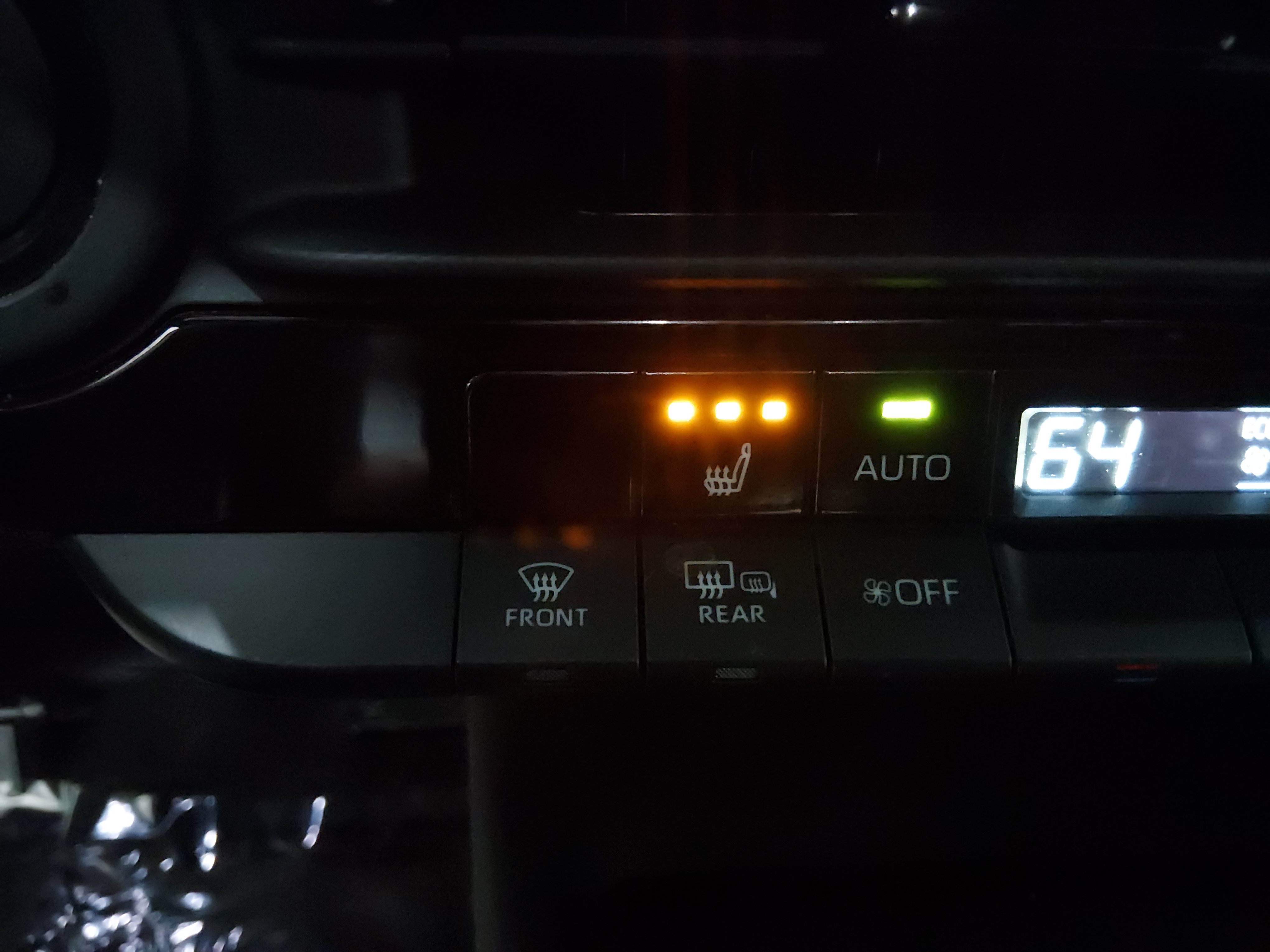 2024 Toyota Crown XLE - Photo 18