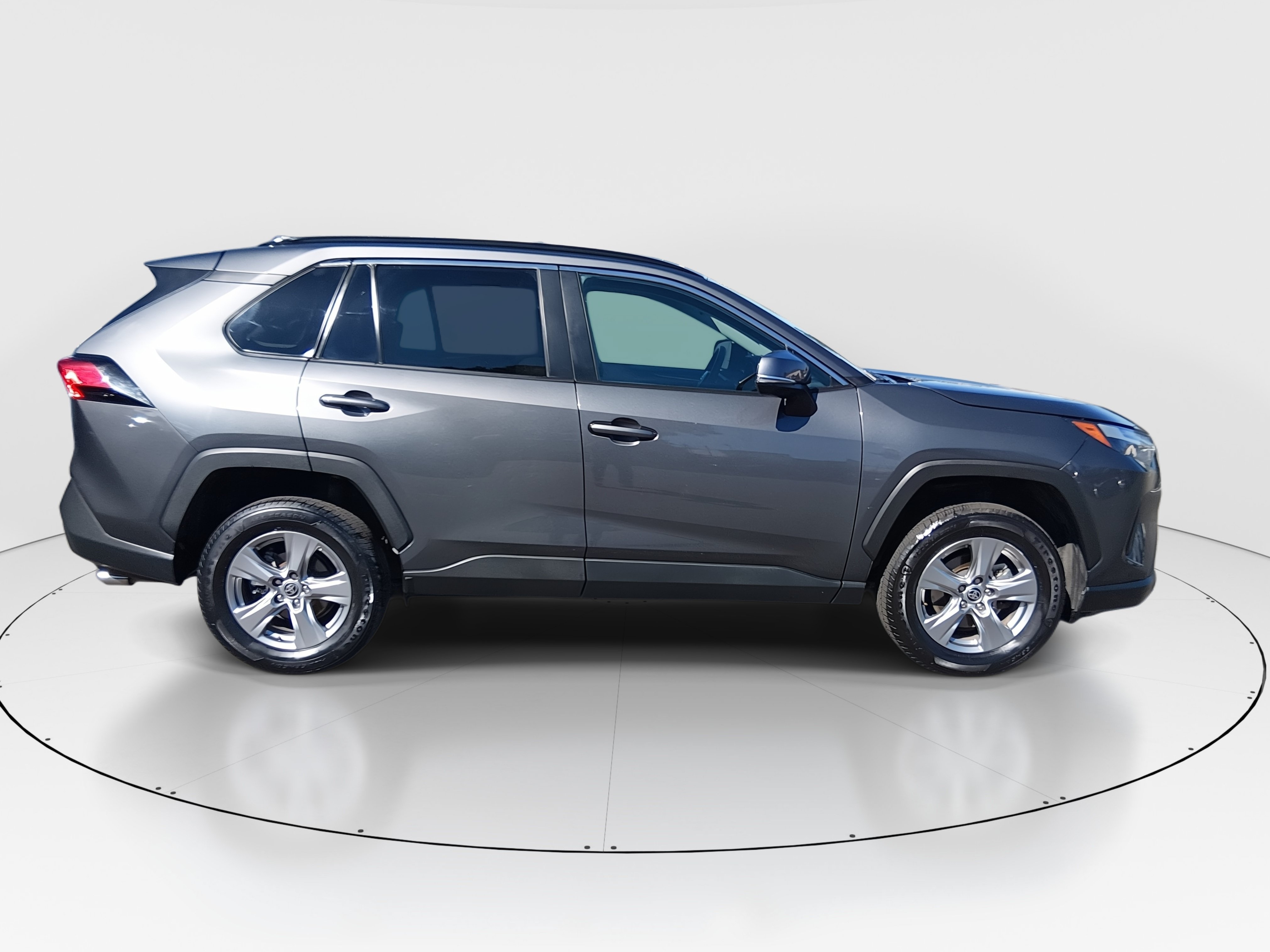 2024 Toyota RAV4 XLE - Photo 8