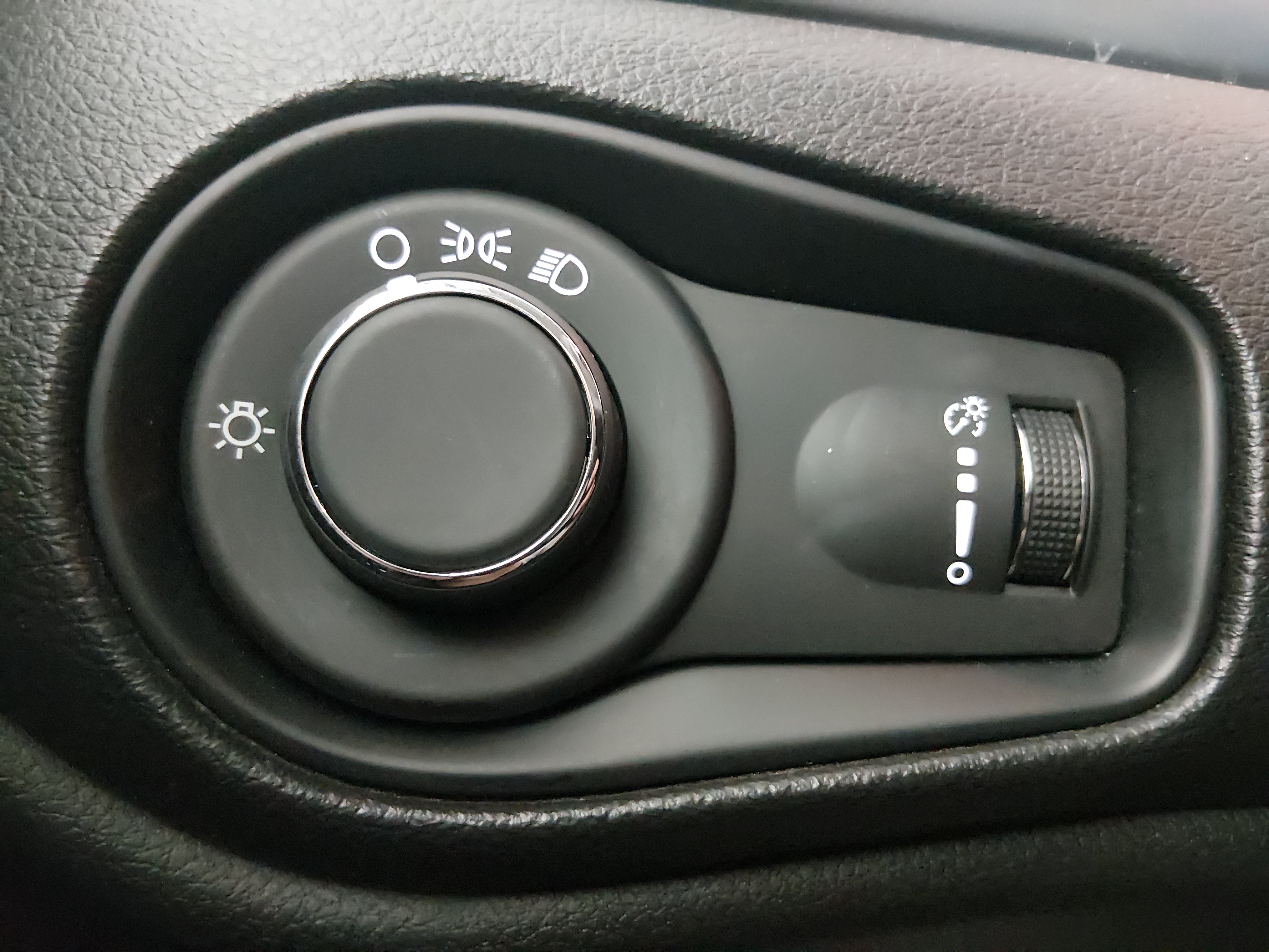 2023 Jeep Renegade Latitude - Photo 13