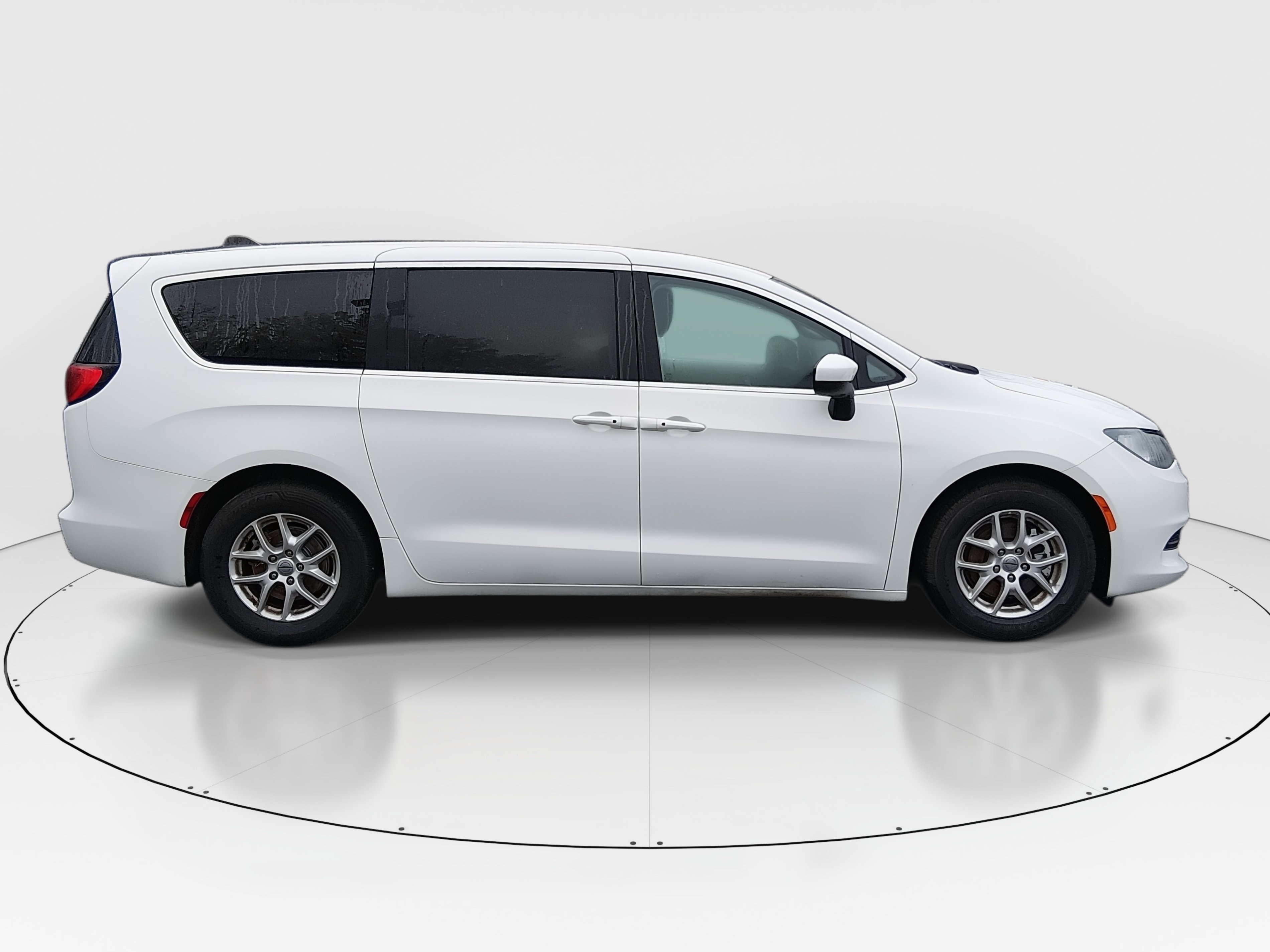 2023 Chrysler Voyager LX - Photo 8