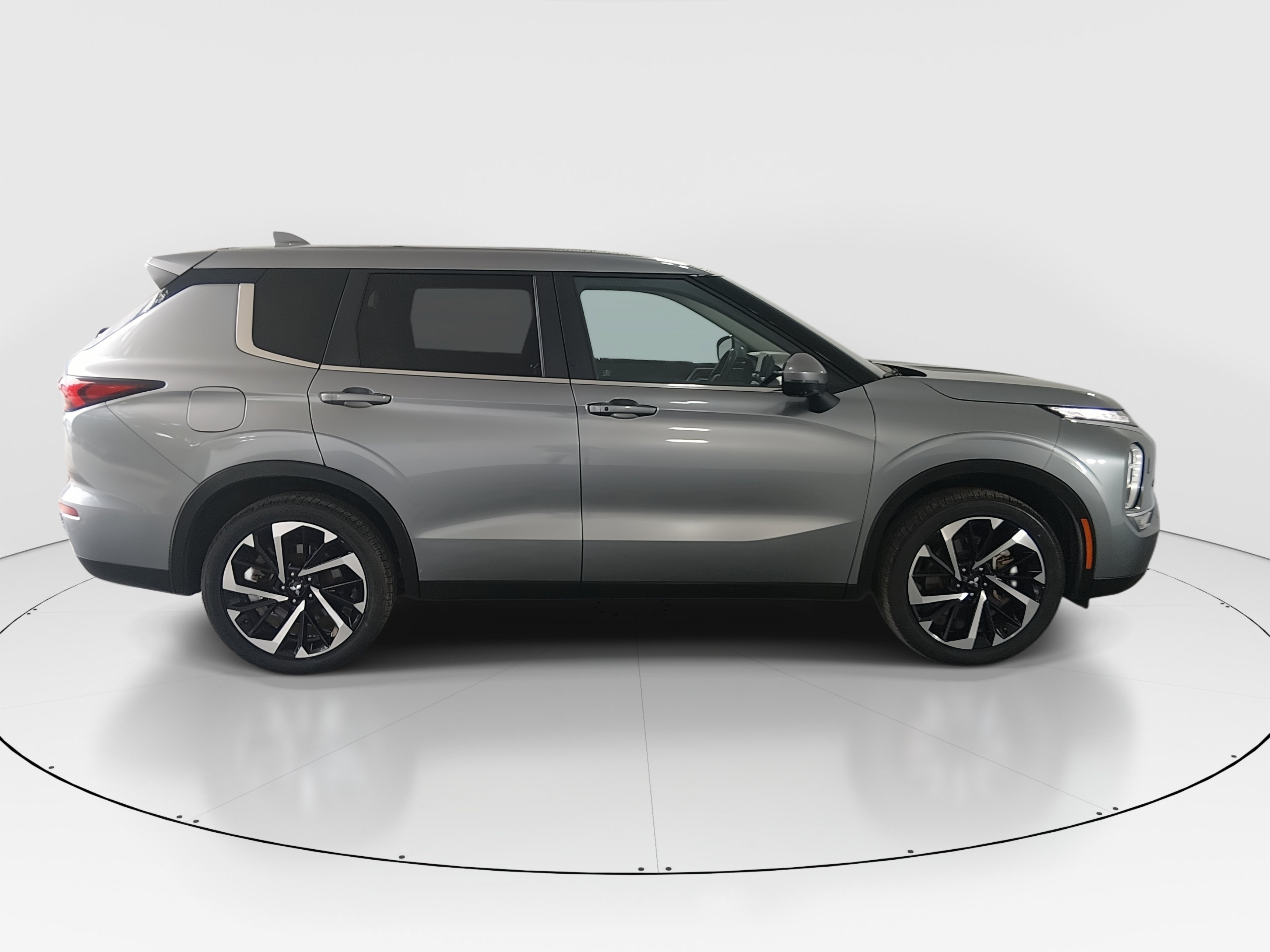 2024 Mitsubishi Outlander SE - Photo 8