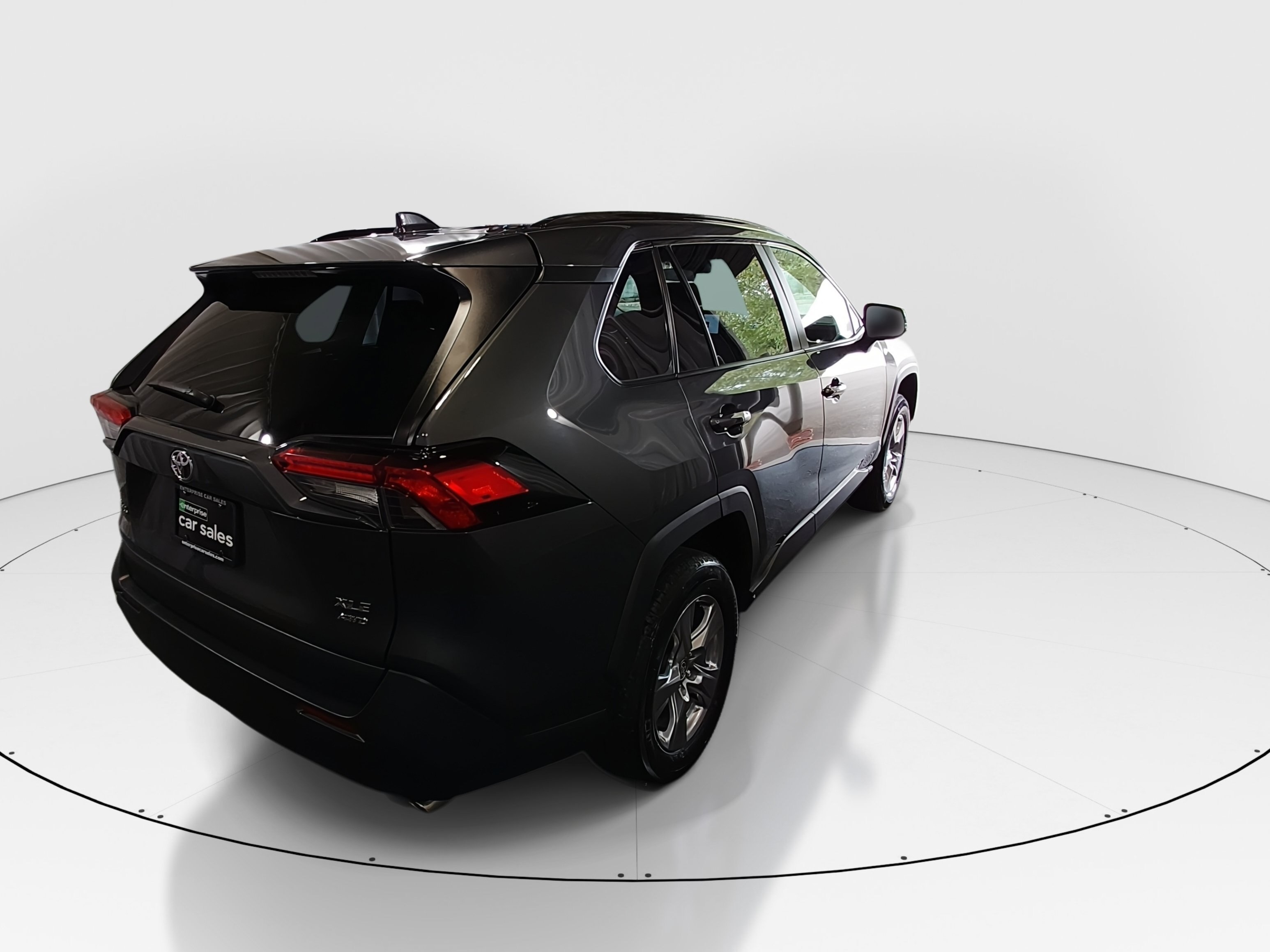 2025 Toyota RAV4 XLE - Photo 7