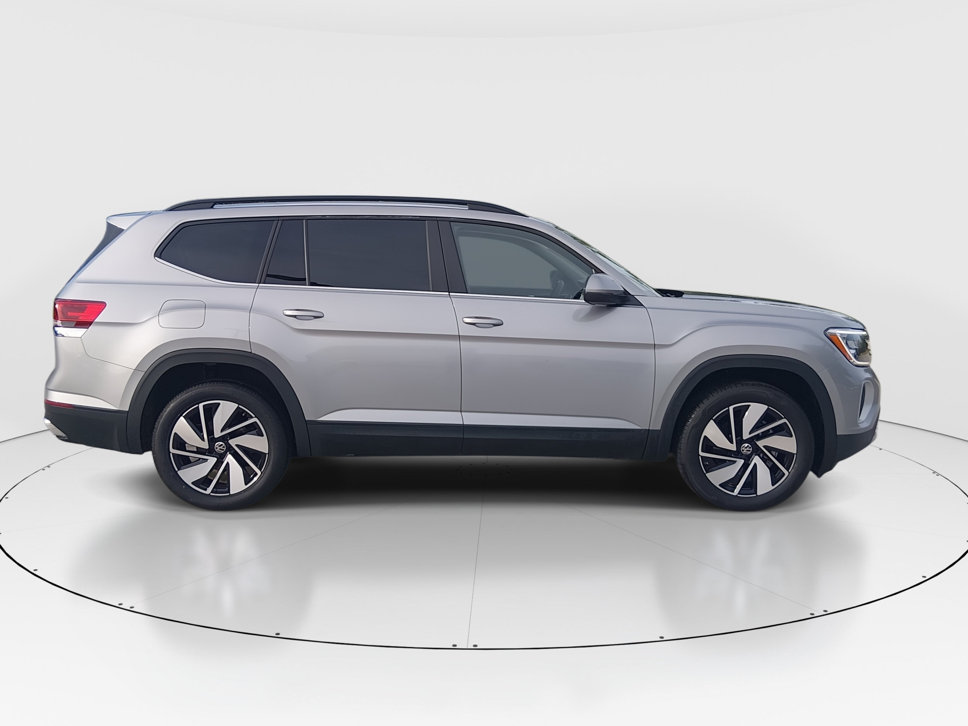 2026 Volkswagen Atlas SE w/Tech - Photo 8