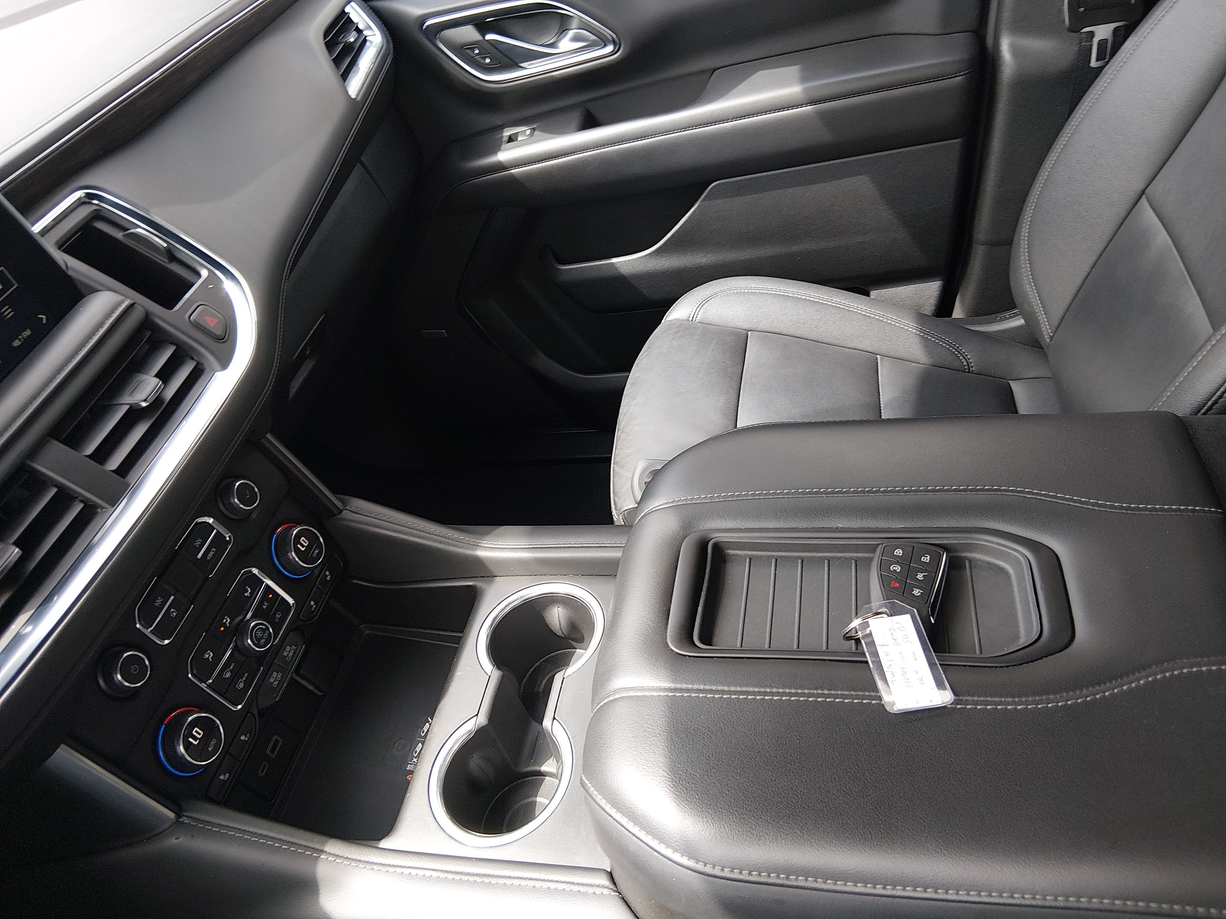 2024 Chevrolet Suburban LT - Photo 15