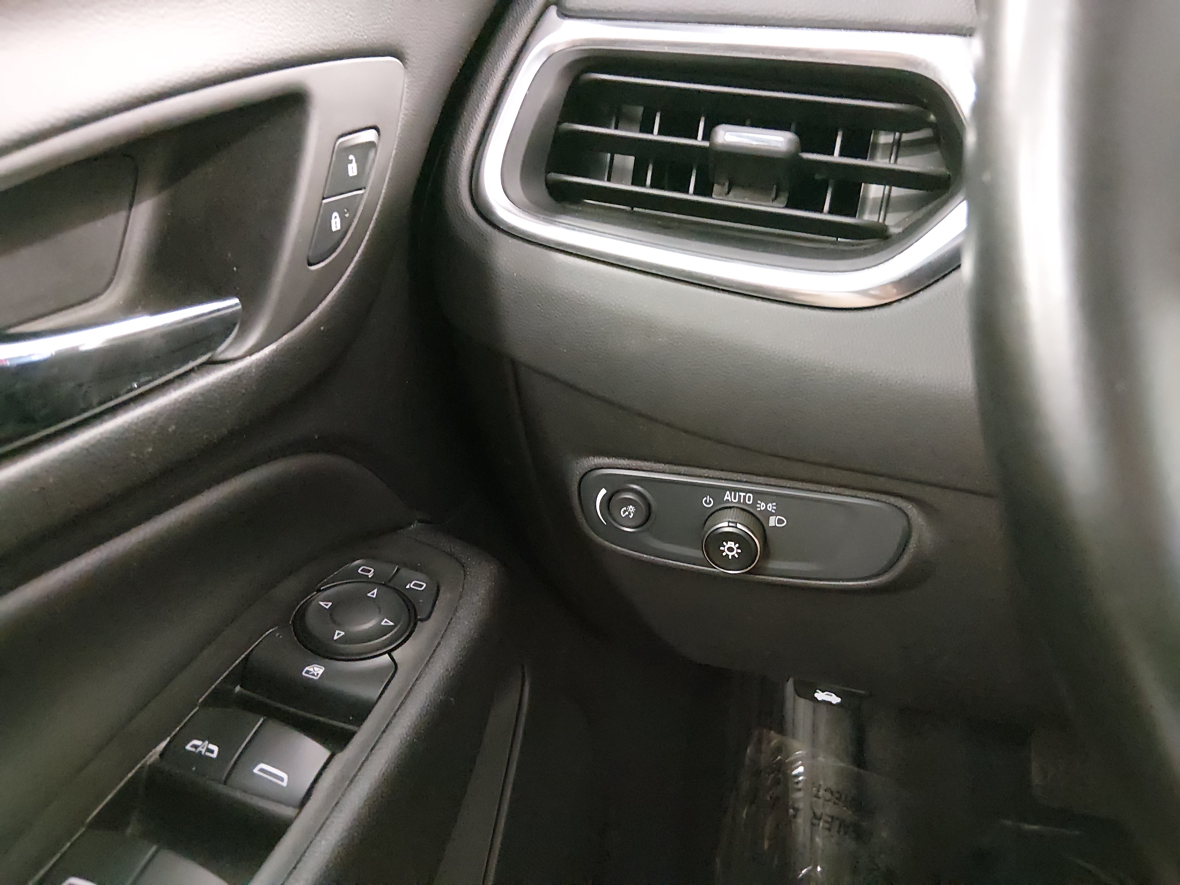 2024 Chevrolet Equinox LT - Photo 13