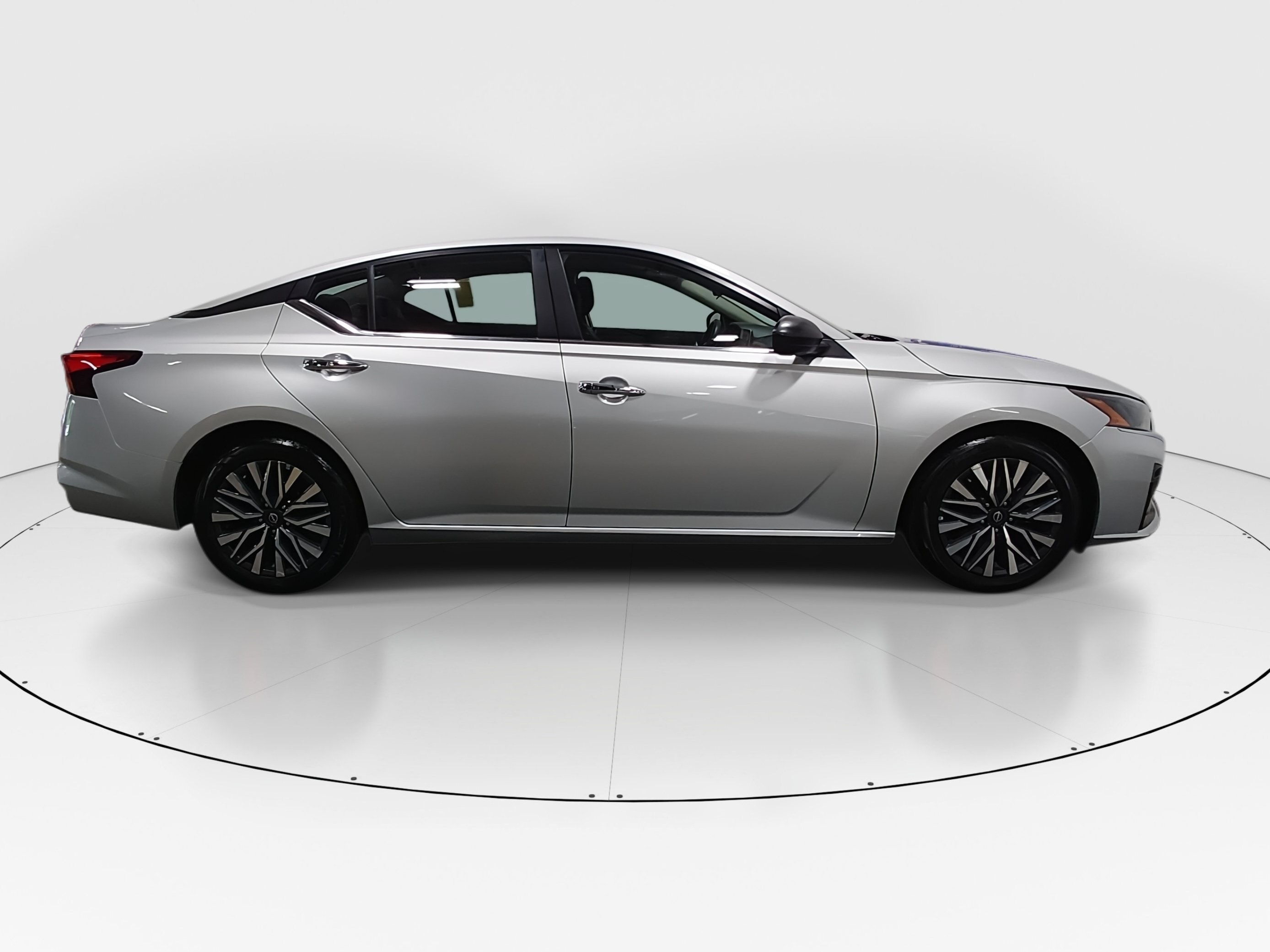 2024 Nissan Altima SV - Photo 8