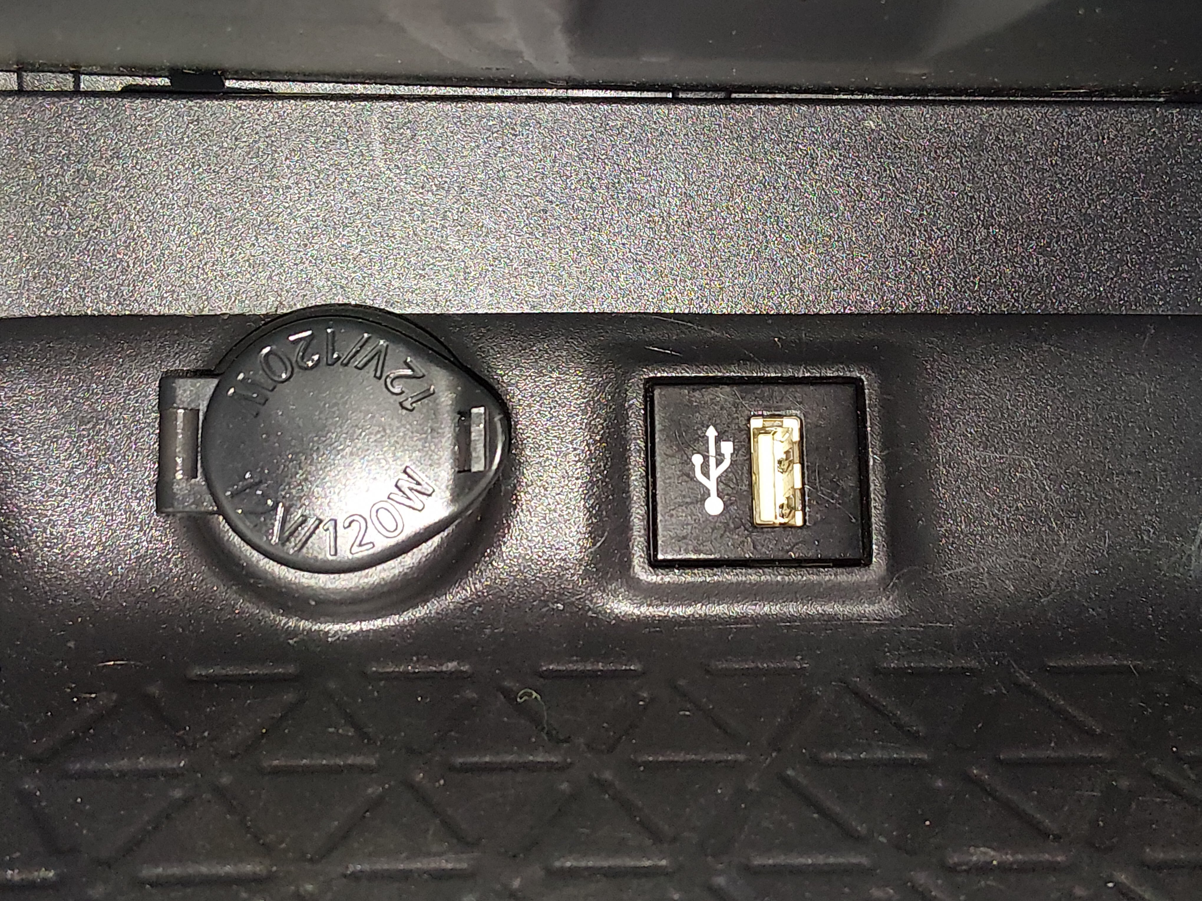 2024 Toyota RAV4 XLE - Photo 19