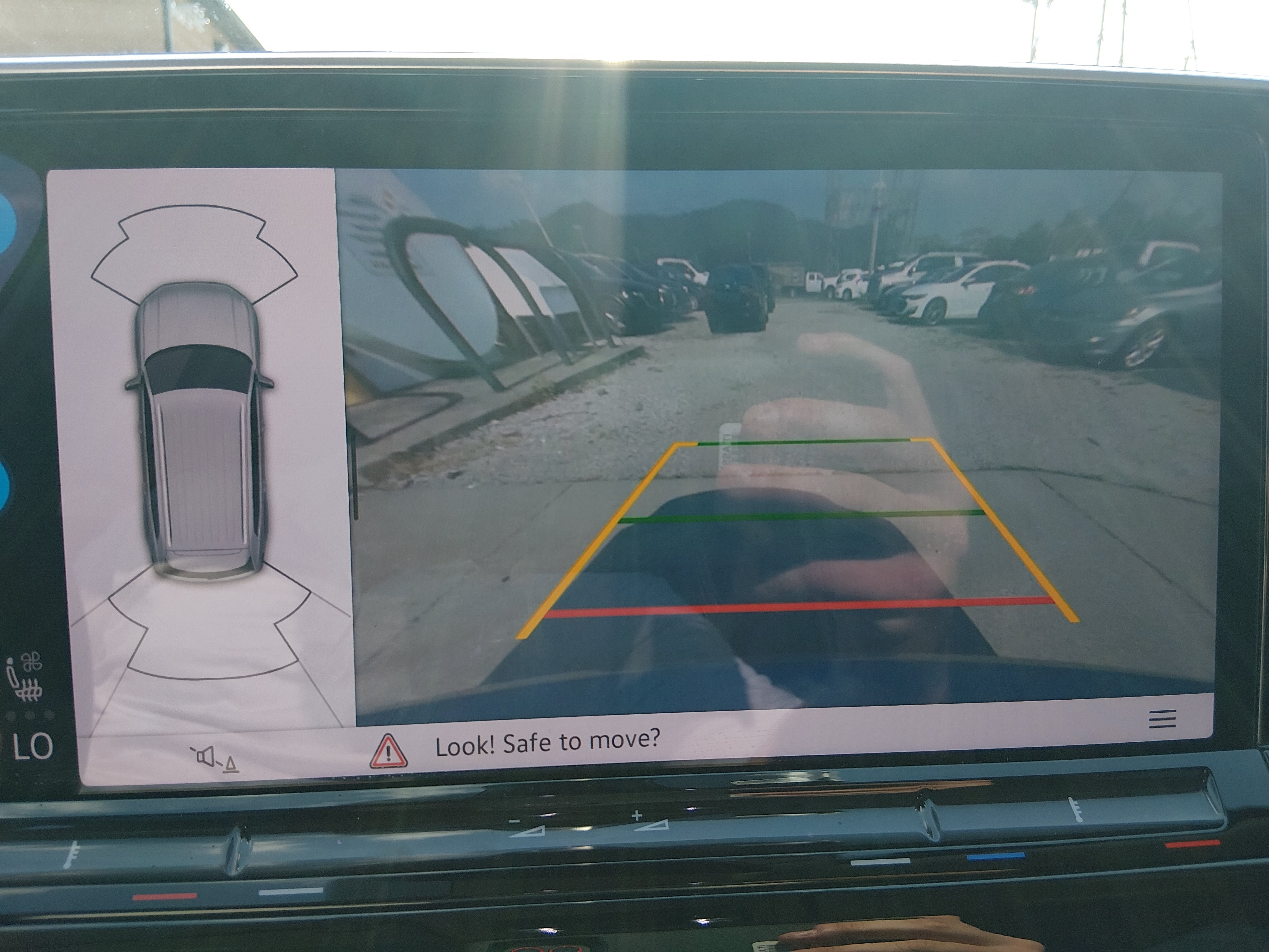 2024 Volkswagen Atlas SE w/Tech - Photo 17
