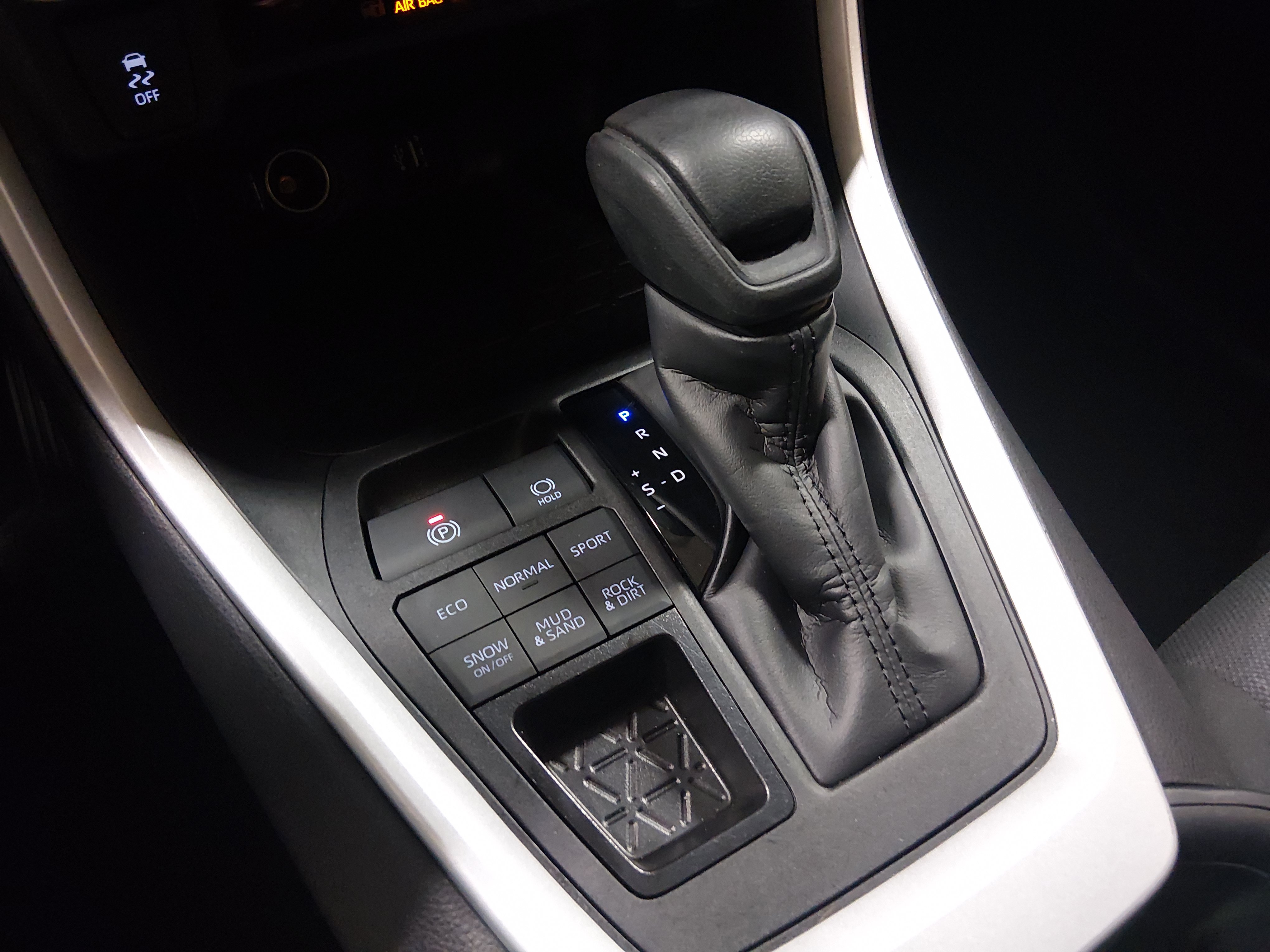 2025 Toyota RAV4 XLE - Photo 20