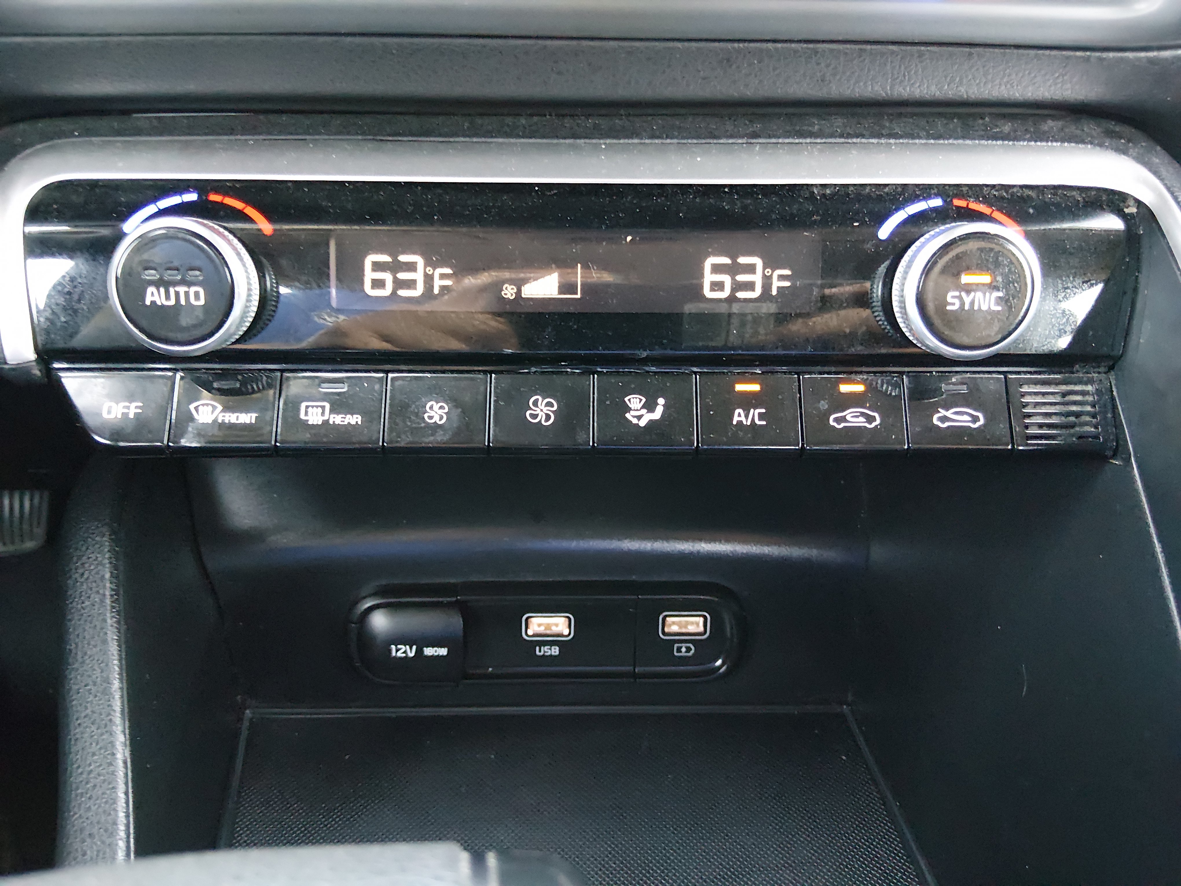 2024 Kia K5 LXS - Photo 17