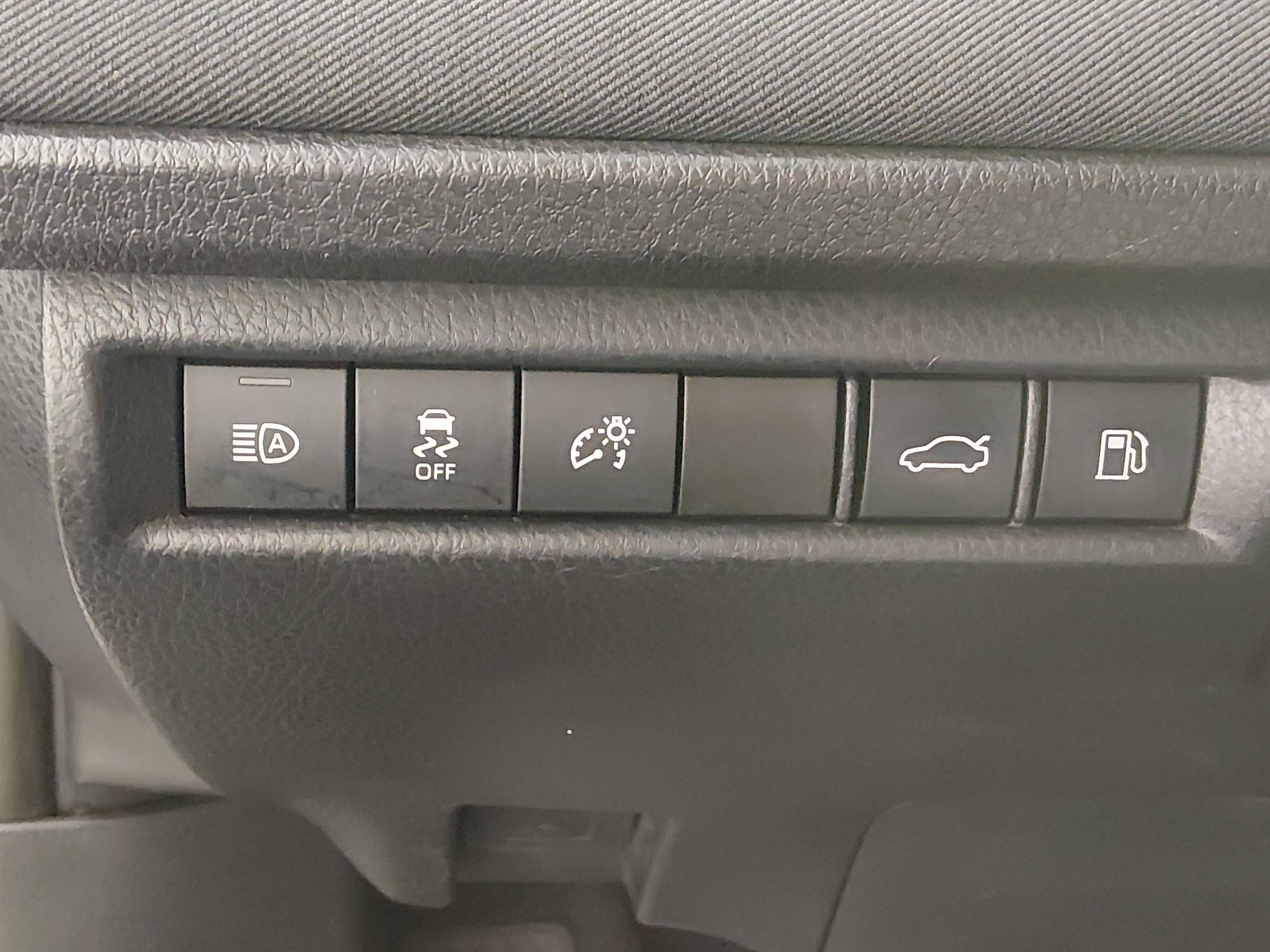 2025 Toyota Camry LE - Photo 13
