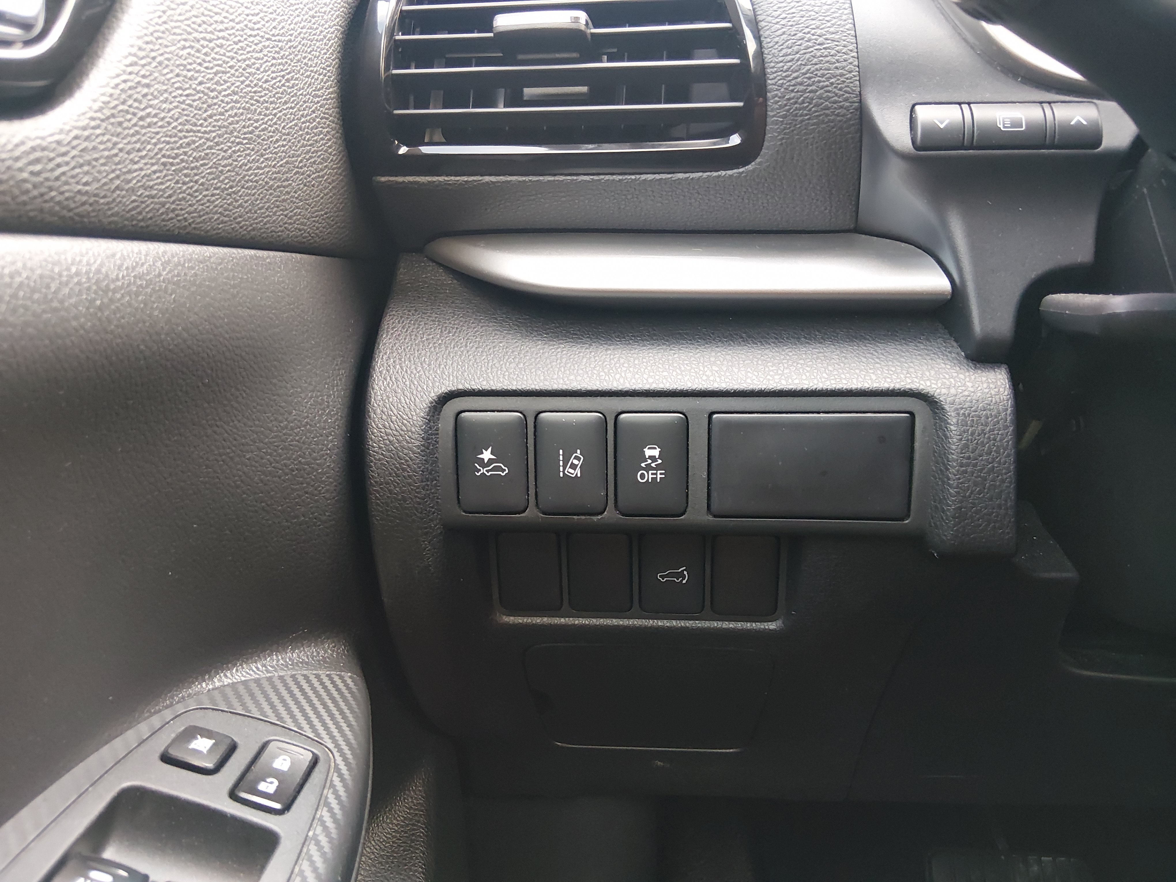 2024 Mitsubishi Eclipse Cross SE - Photo 13