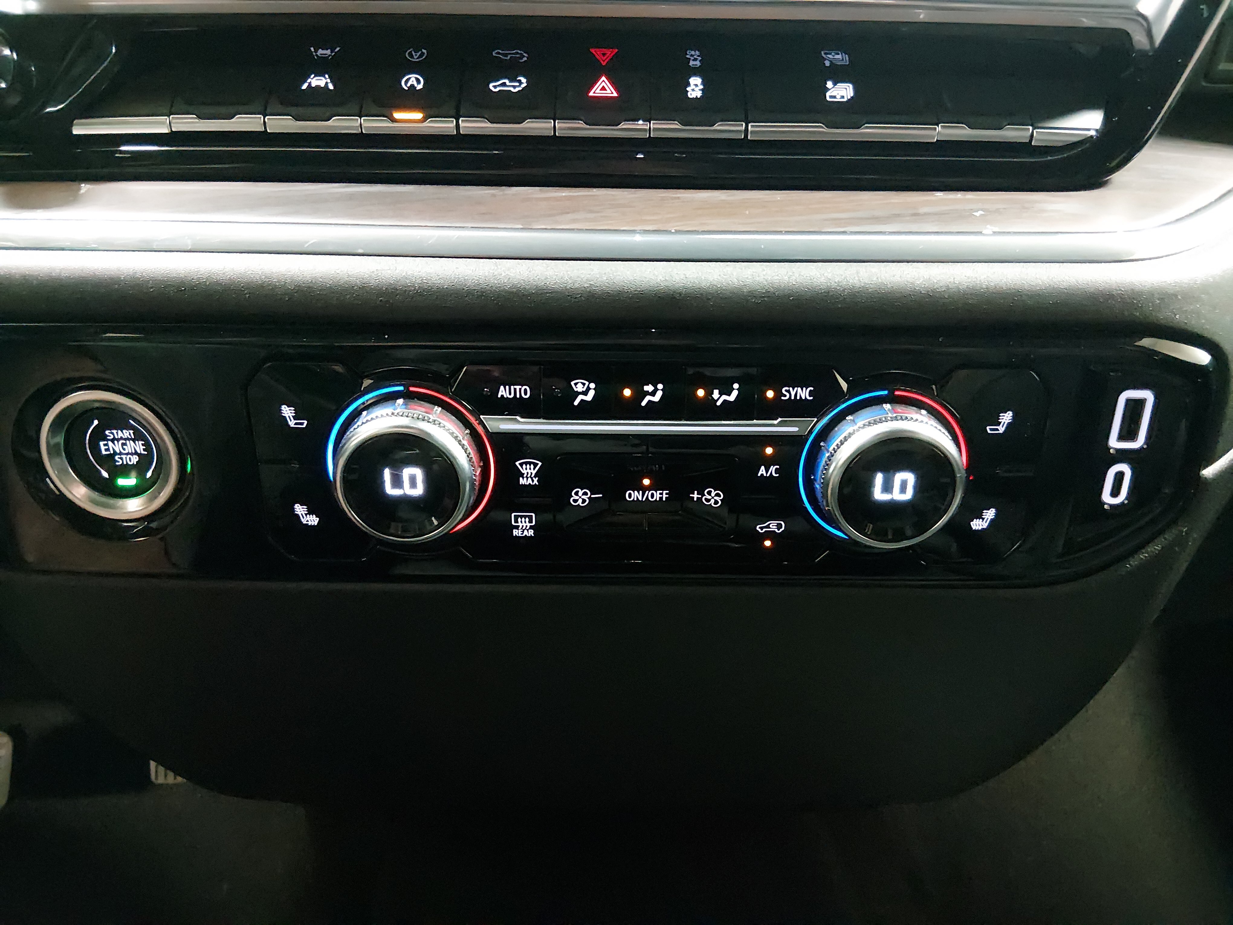 2024 GMC Sierra 1500 SLT - Photo 19