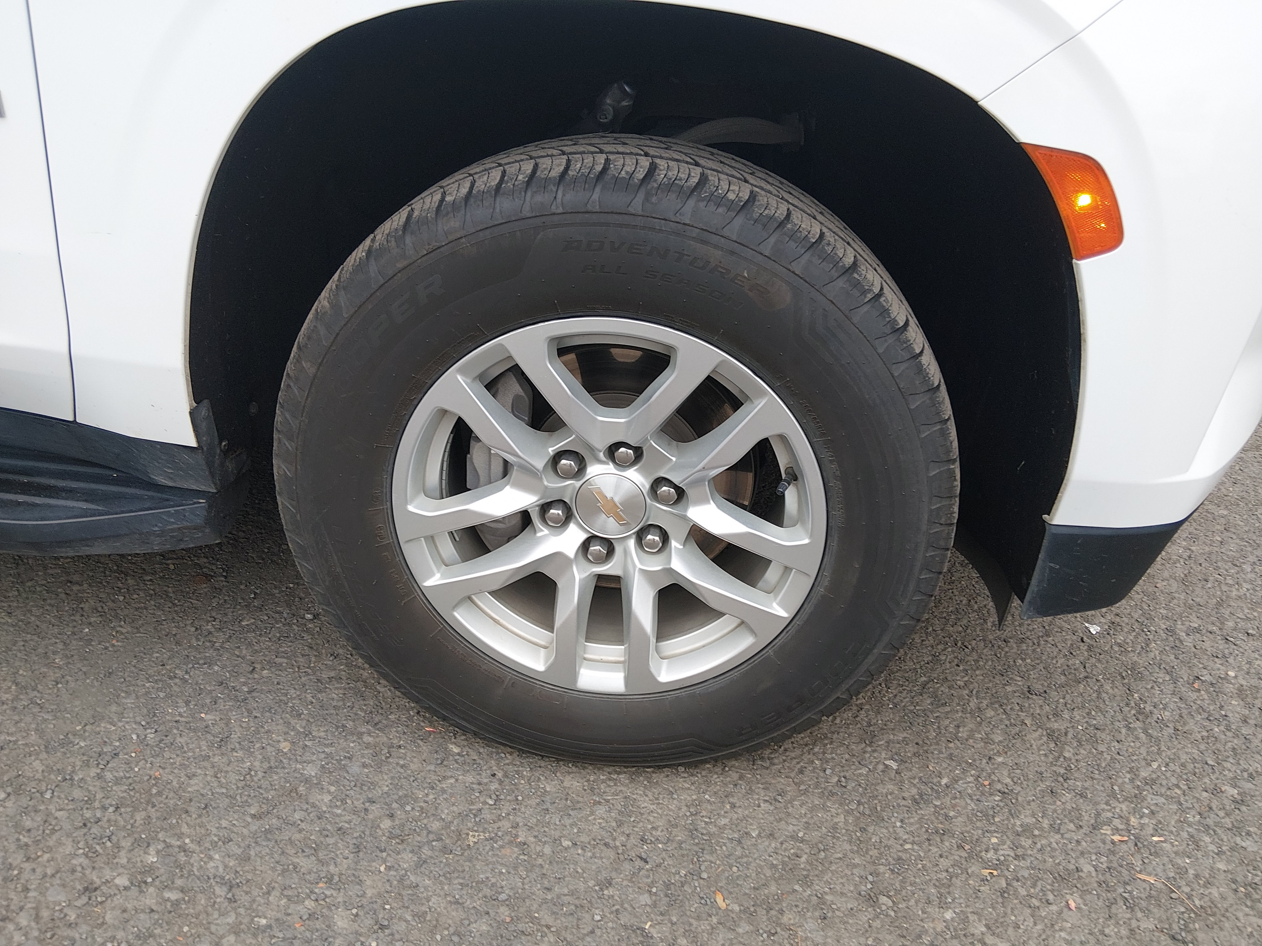 2024 Chevrolet Suburban LT - Photo 10