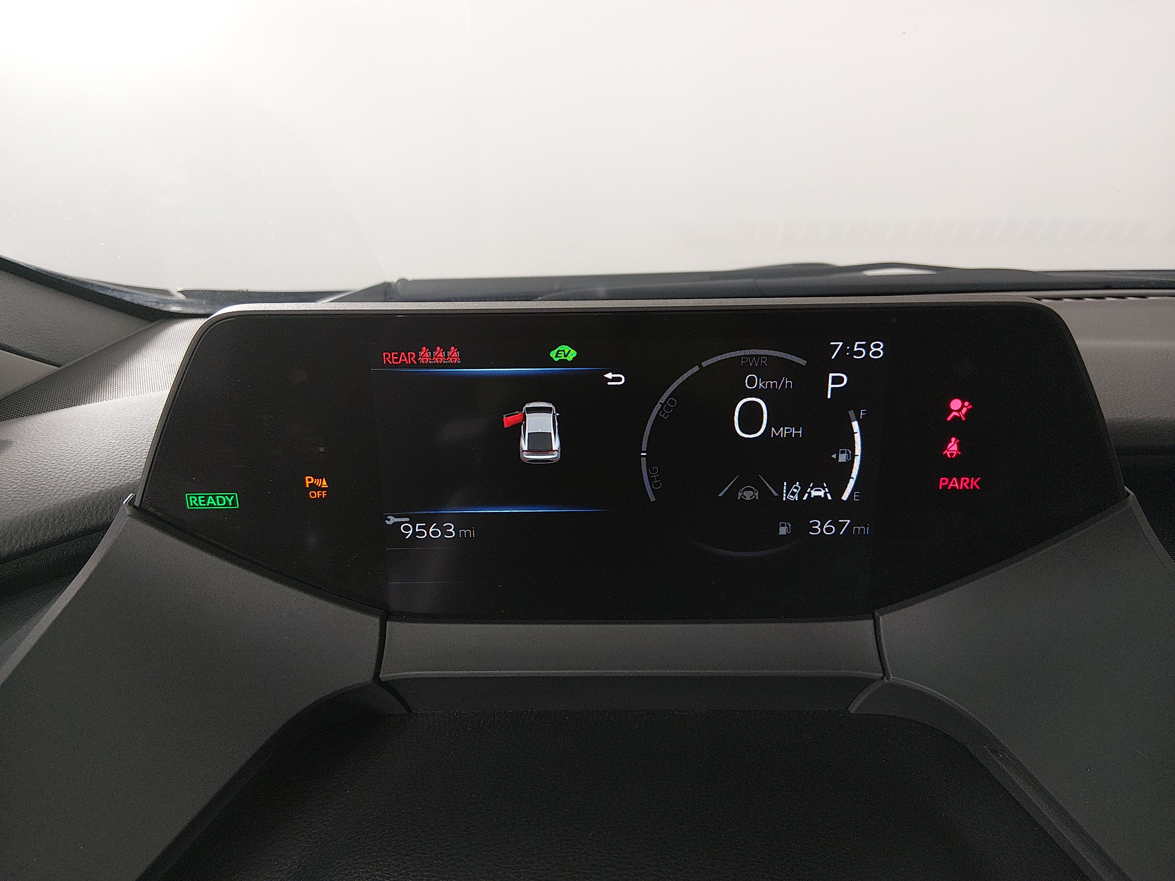 2025 Toyota Prius LE - Photo 14
