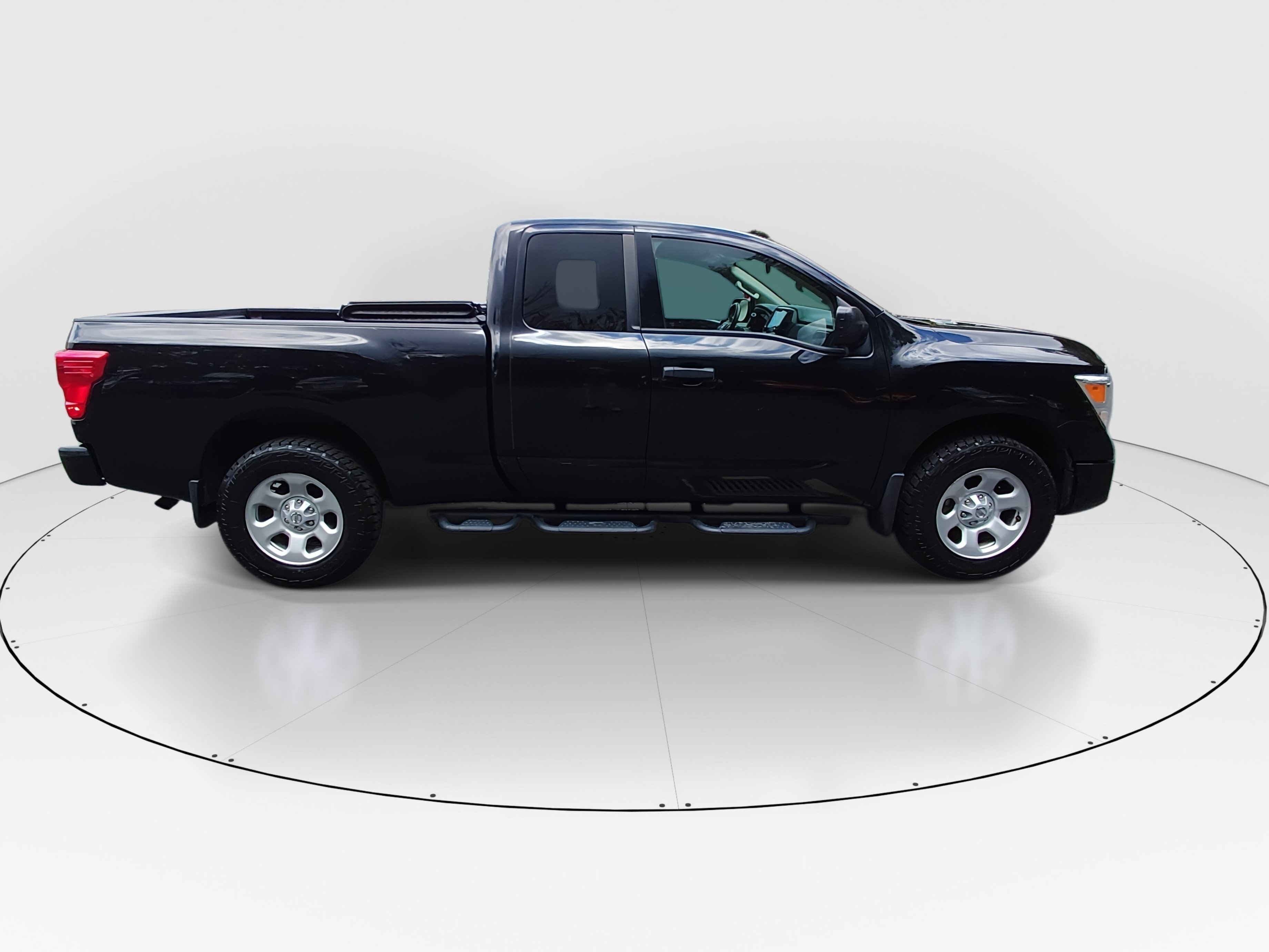 2022 Nissan Titan S - Photo 8