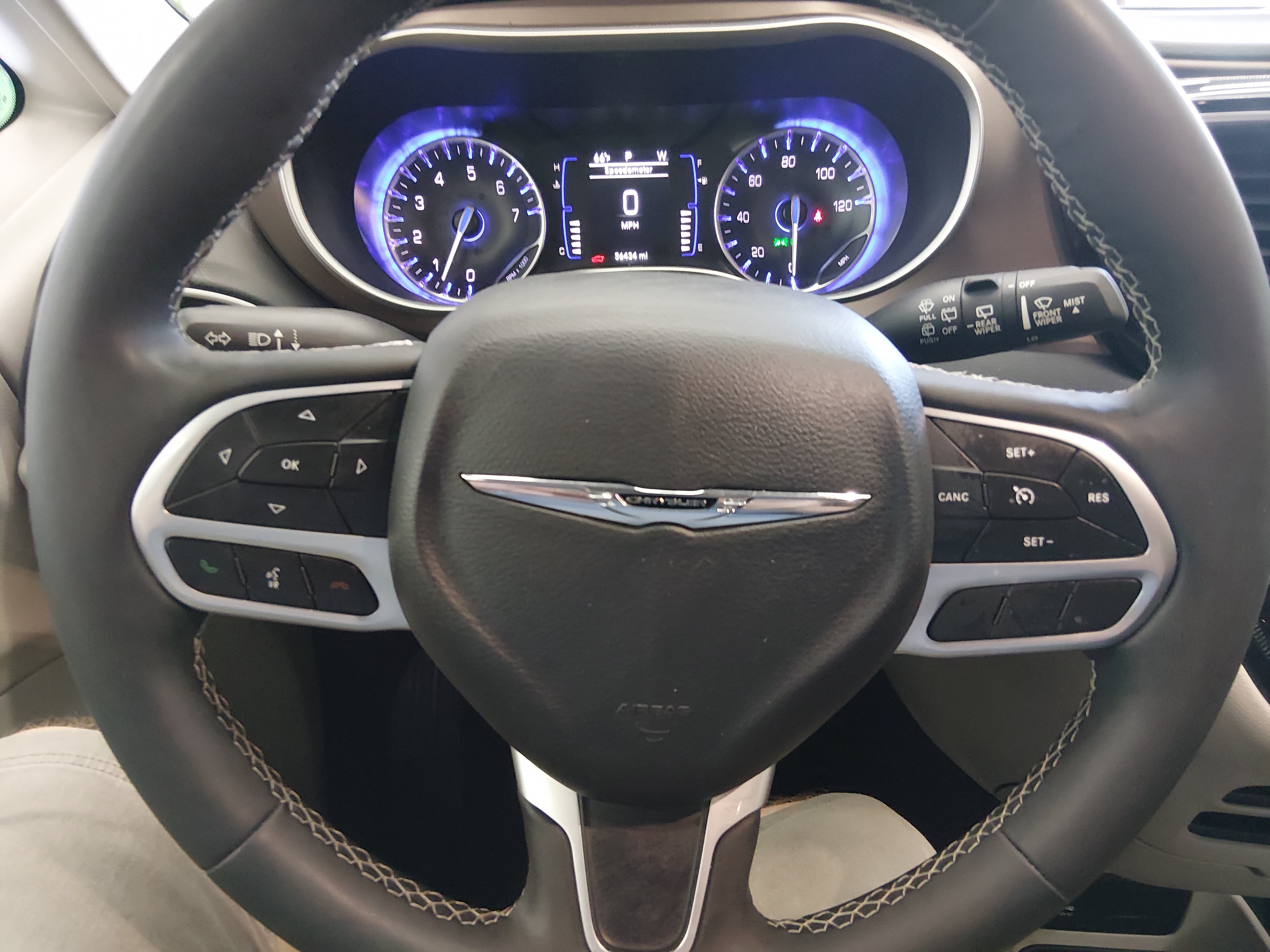 2023 Chrysler Voyager LX - Photo 12
