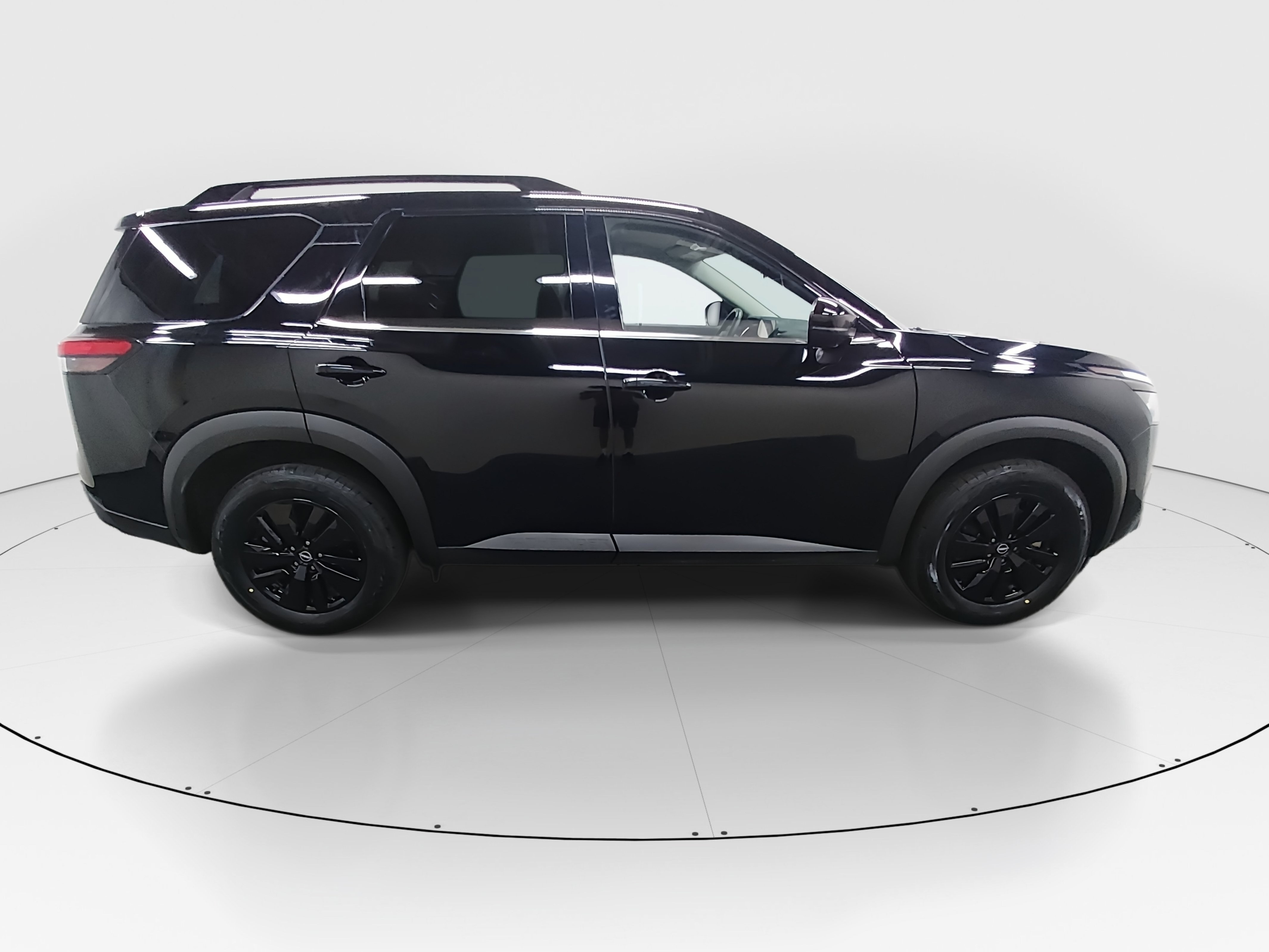 2025 Nissan Pathfinder SV - Photo 8