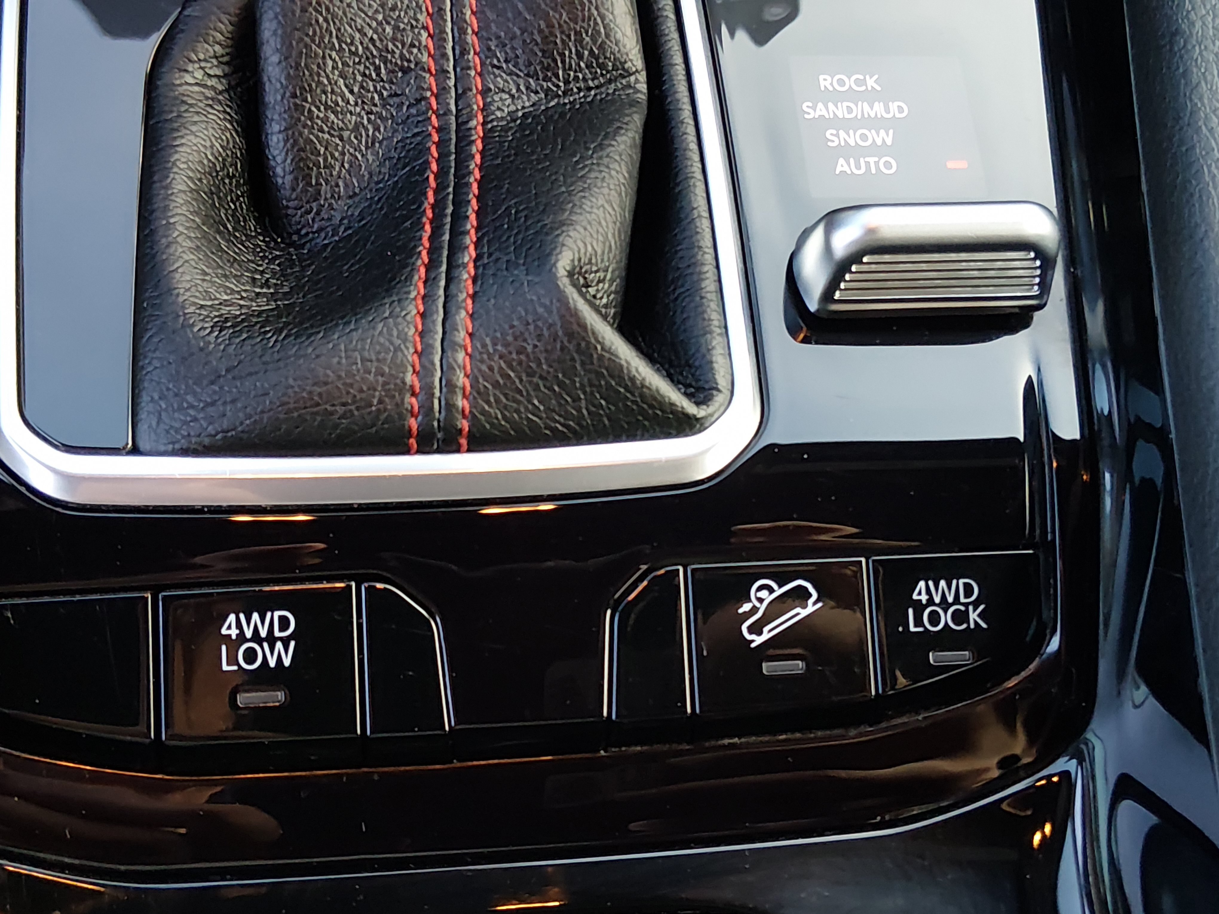2025 Jeep Compass Trailhawk - Photo 17