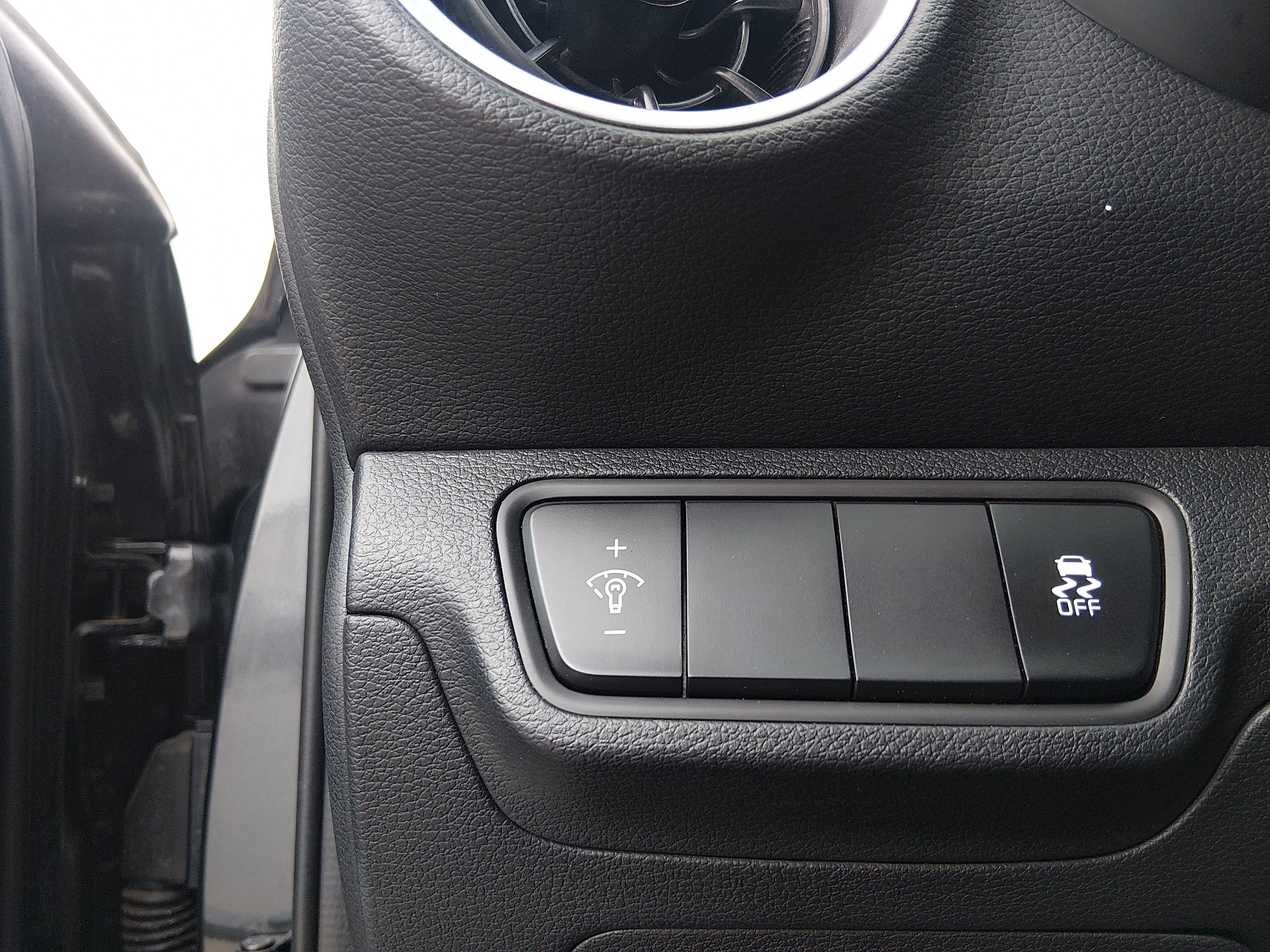 2024 Kia Forte LXS - Photo 13