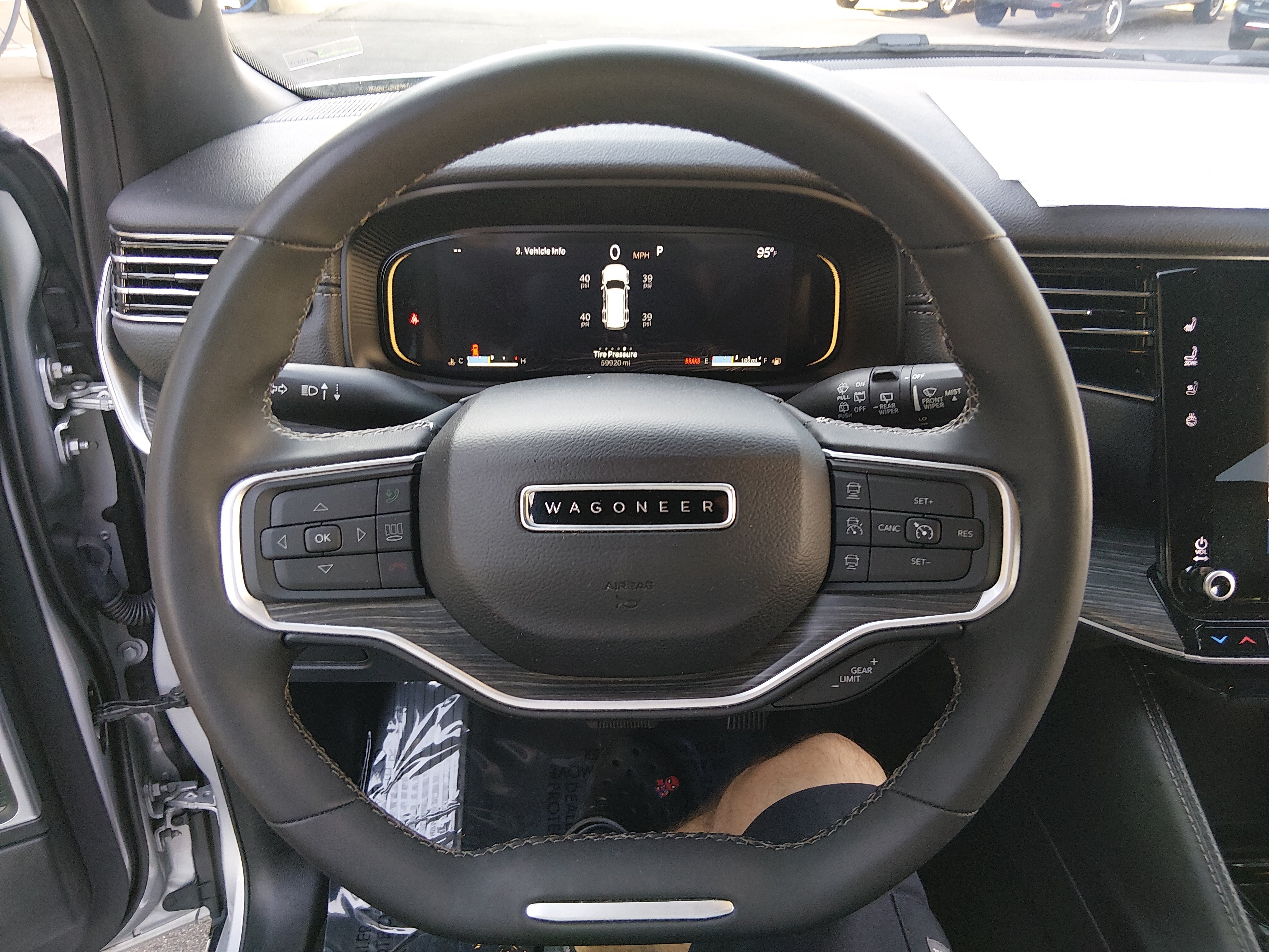 2024 Jeep Wagoneer L Series II - Photo 12