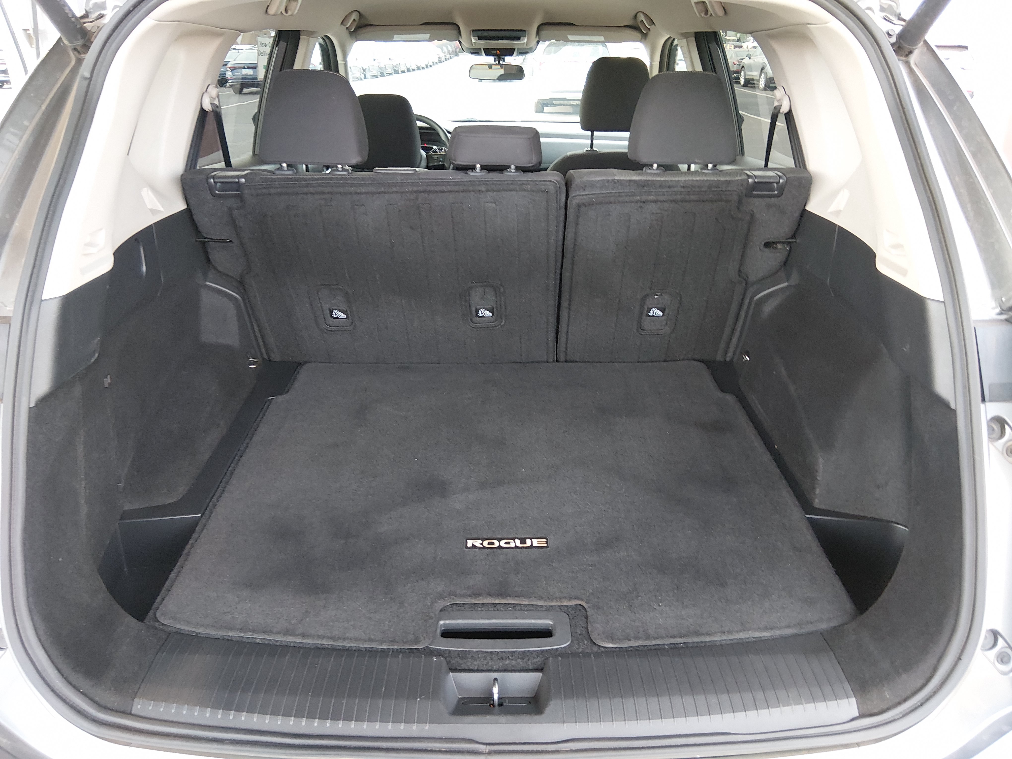 2024 Nissan Rogue SV - Photo 11
