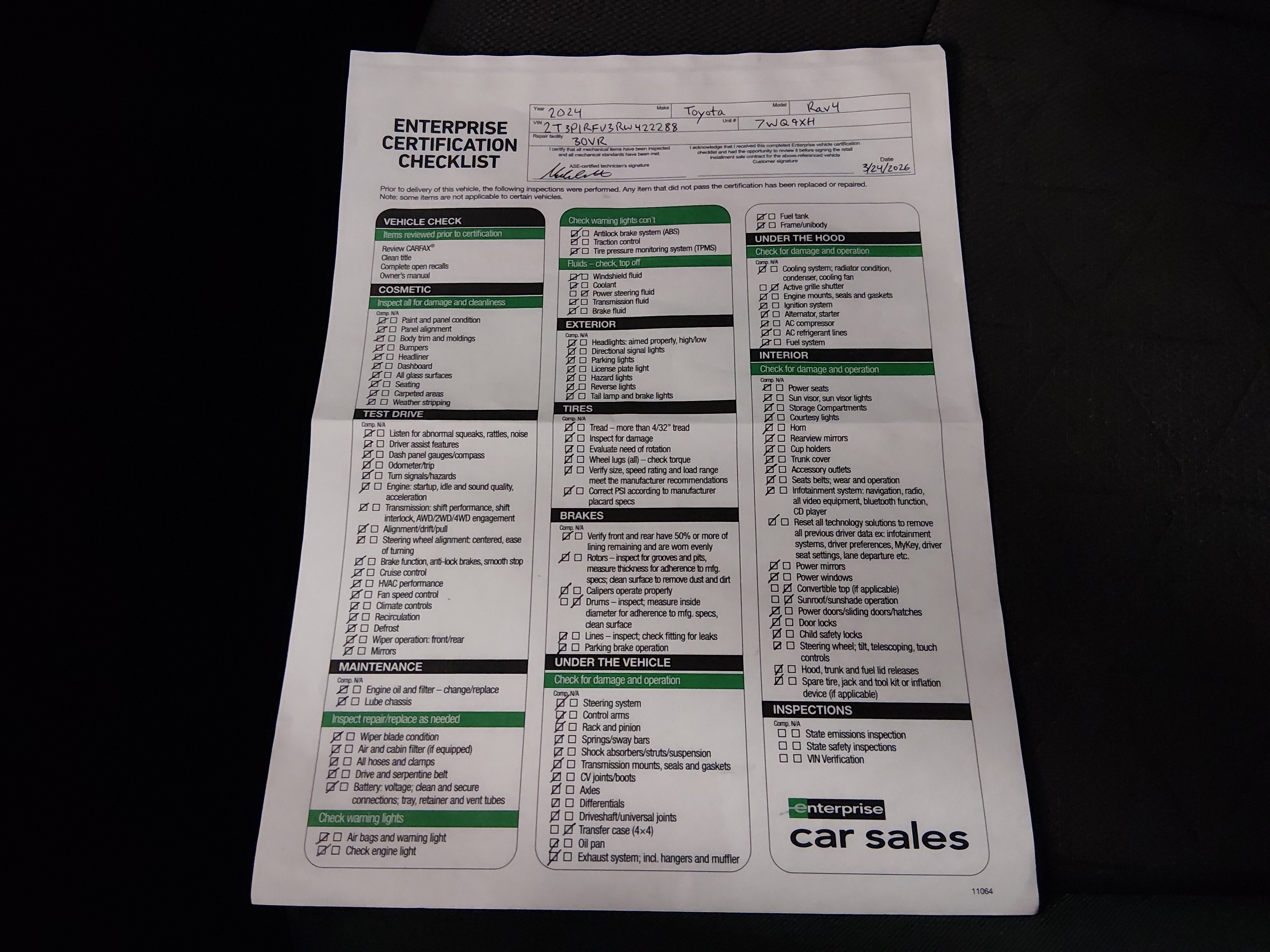 2024 Toyota RAV4 XLE - Photo 17
