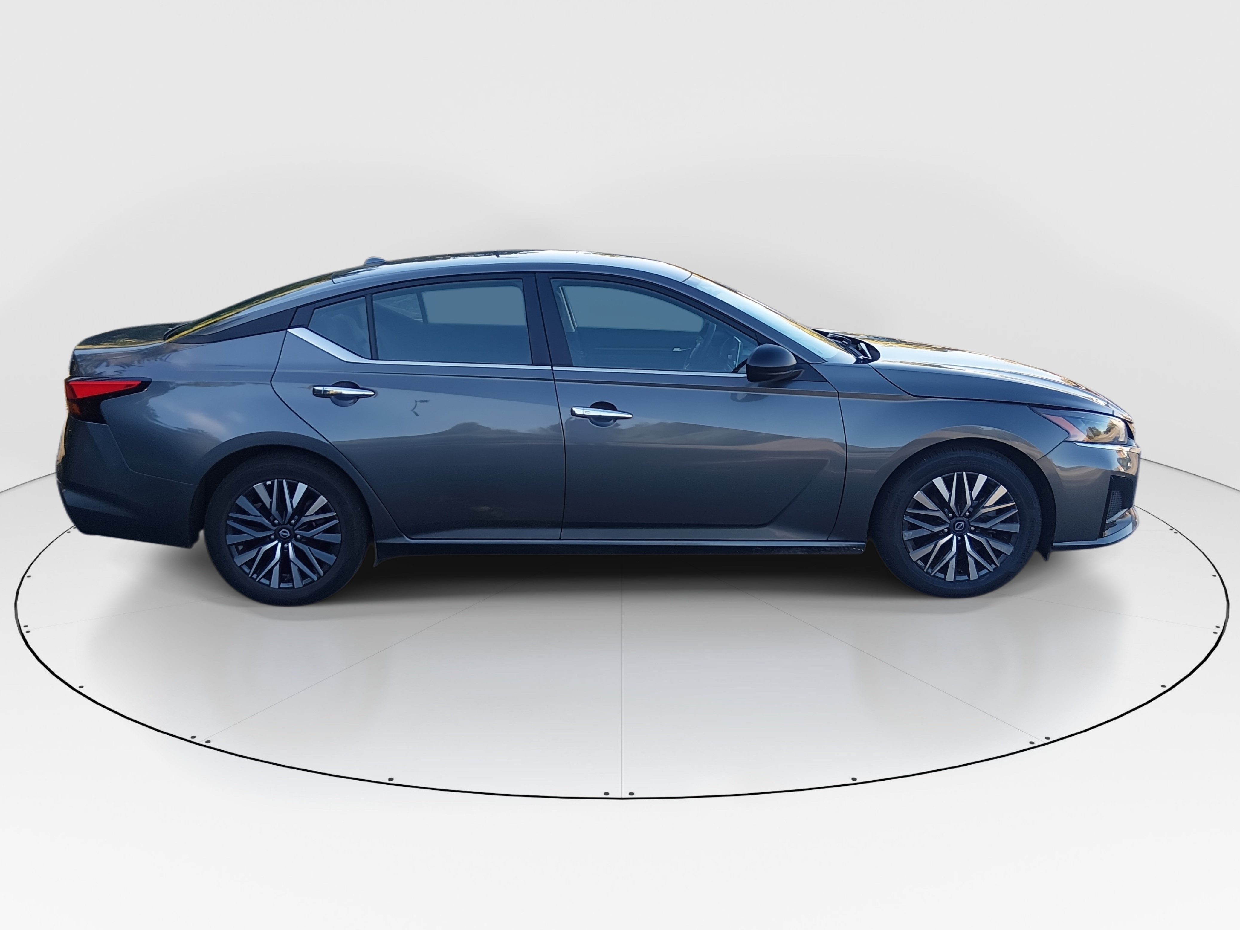 2025 Nissan Altima SV - Photo 8