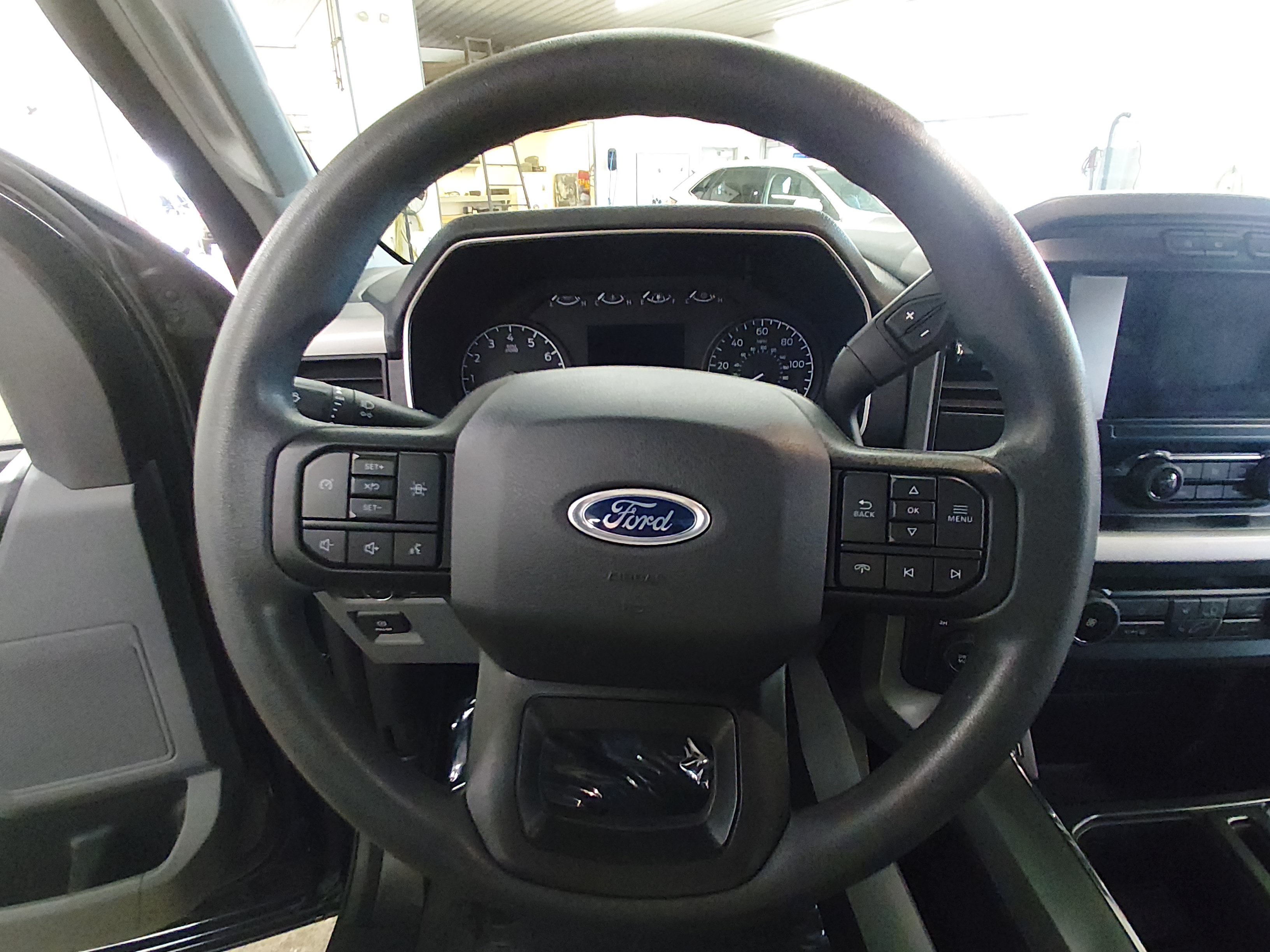 2022 Ford F-150 XL - Photo 12