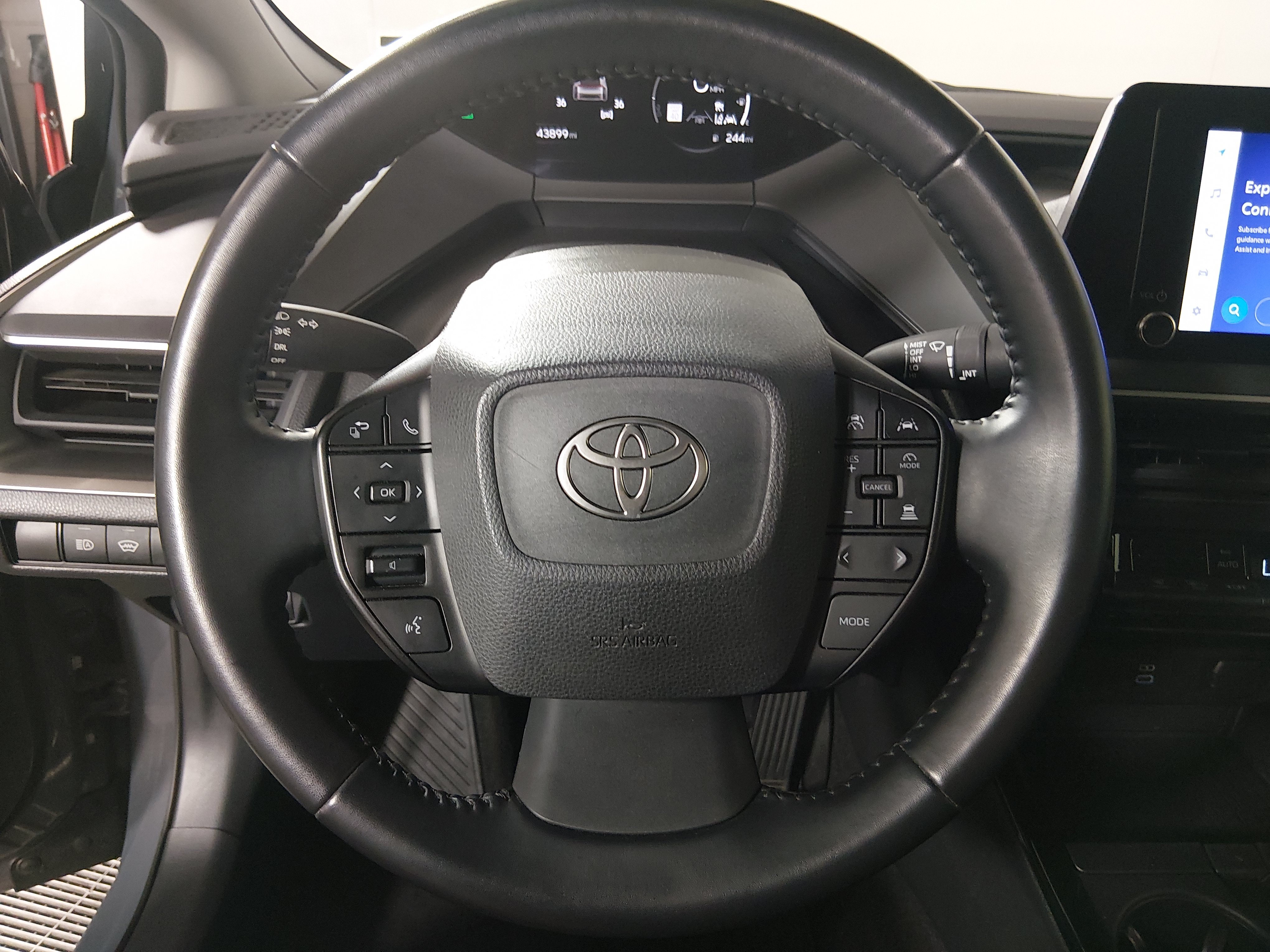 2024 Toyota Prius LE - Photo 12