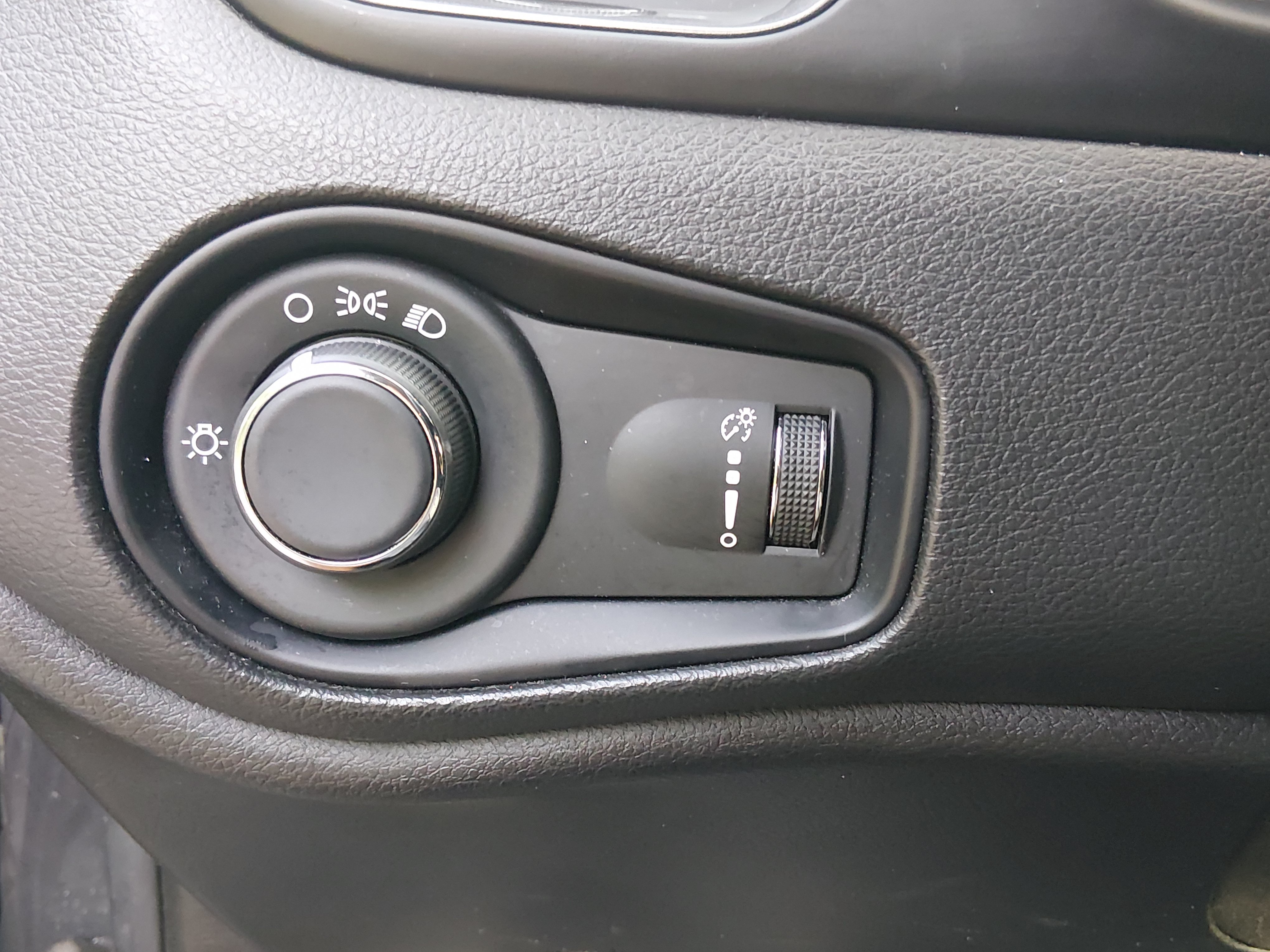 2023 Jeep Renegade Latitude - Photo 13