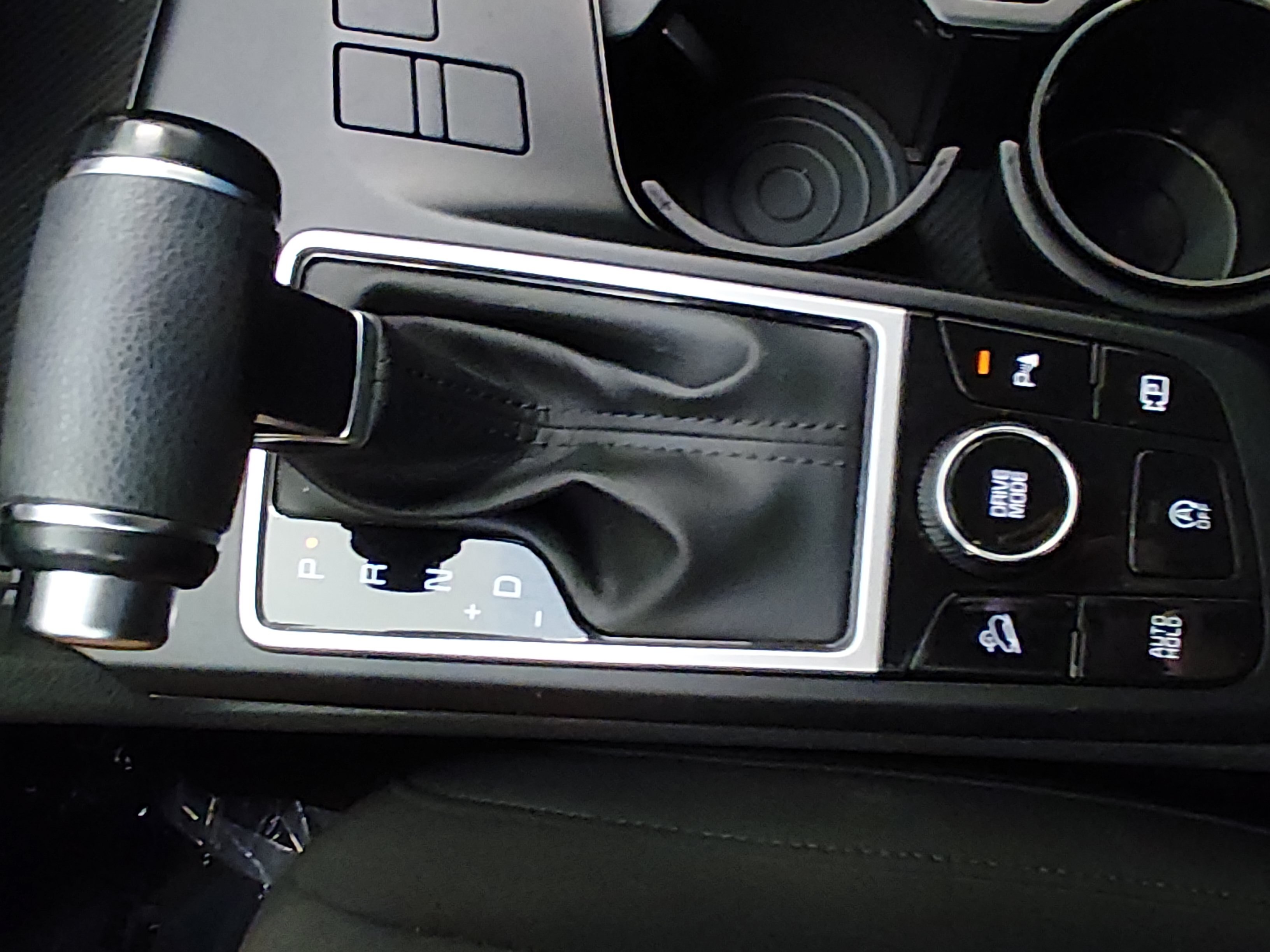 2025 Kia Sportage LX - Photo 18