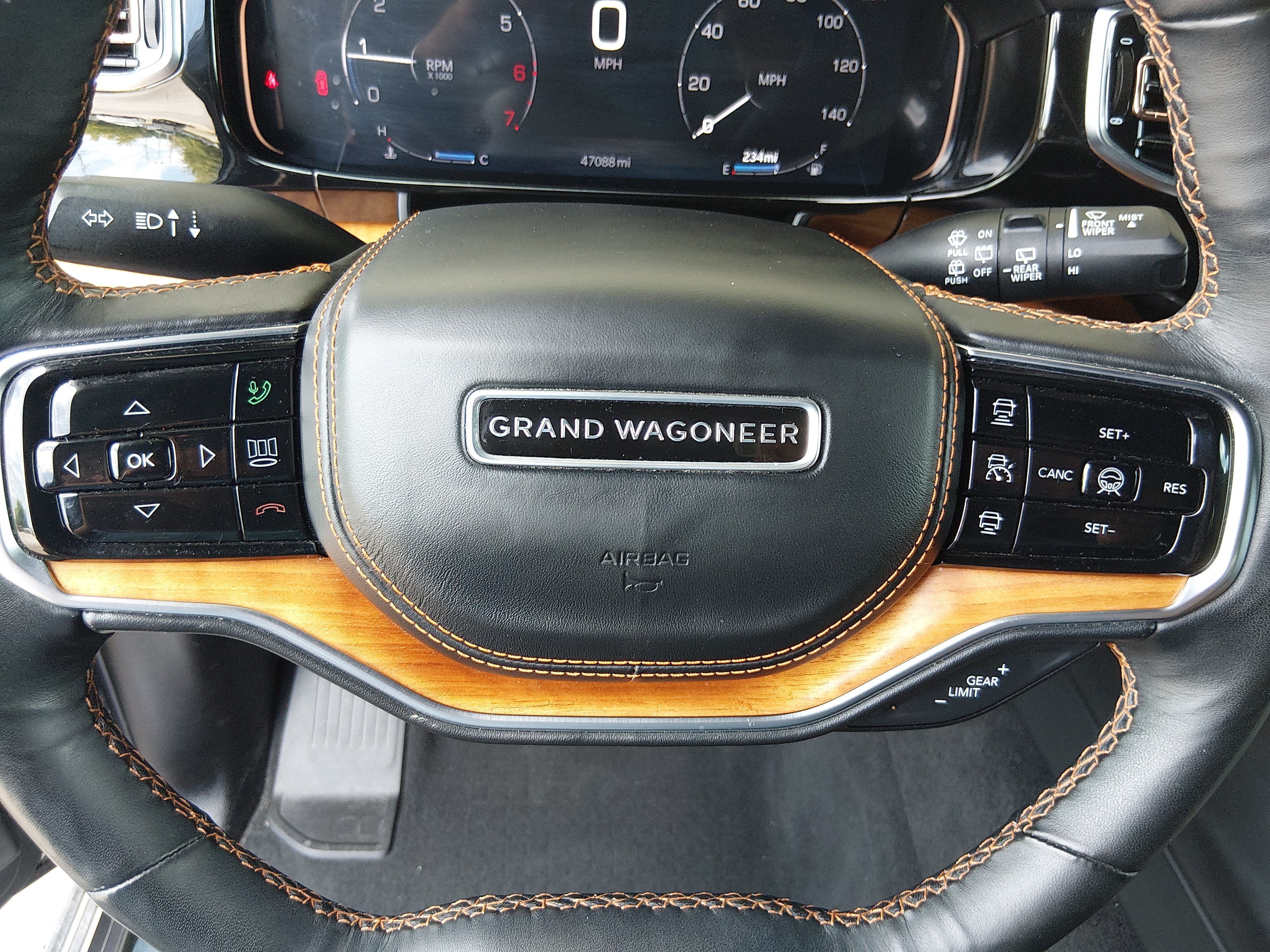 2024 Jeep Grand Wagoneer L Series III - Photo 12