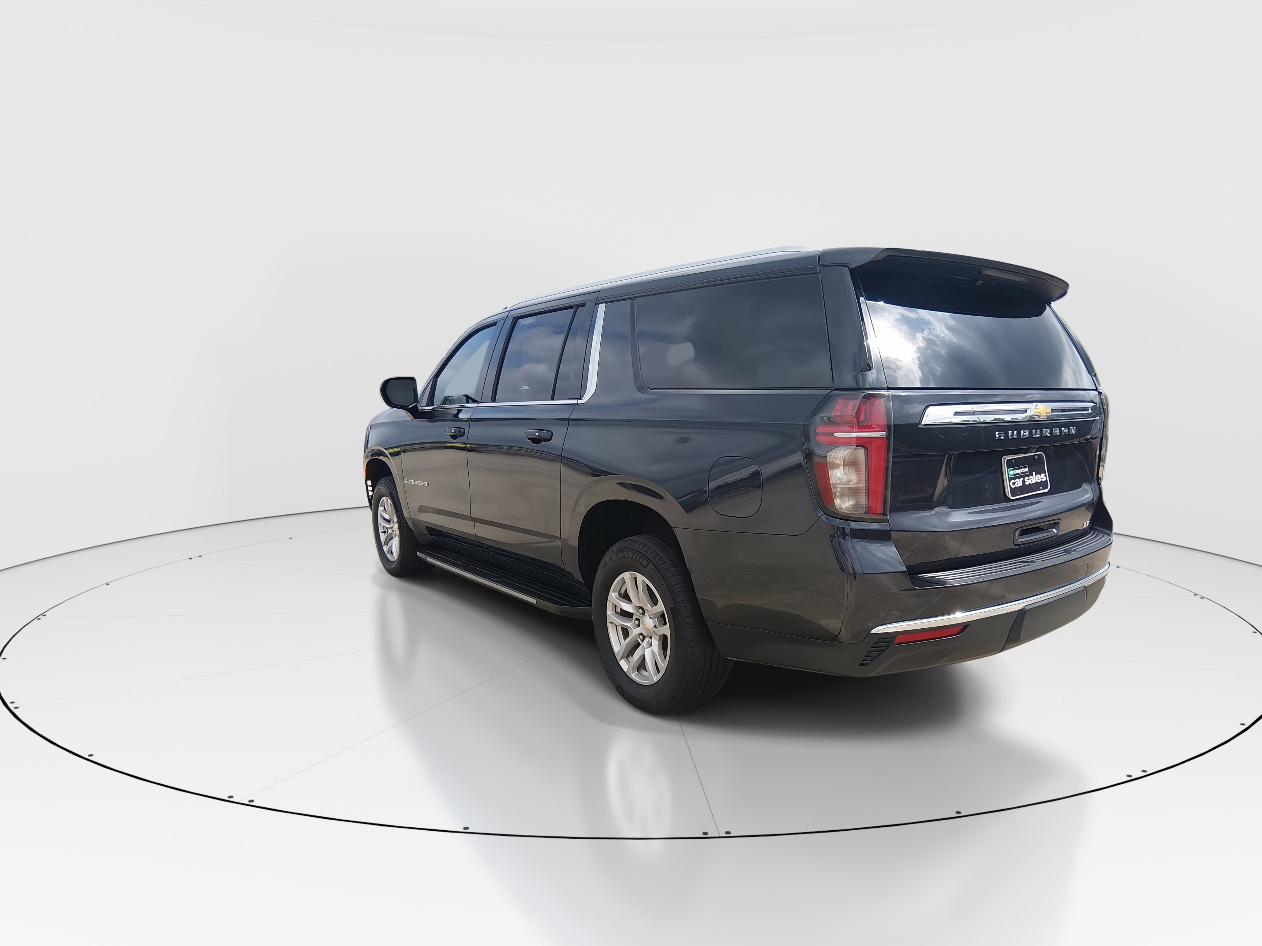 2024 Chevrolet Suburban LT - Photo 5