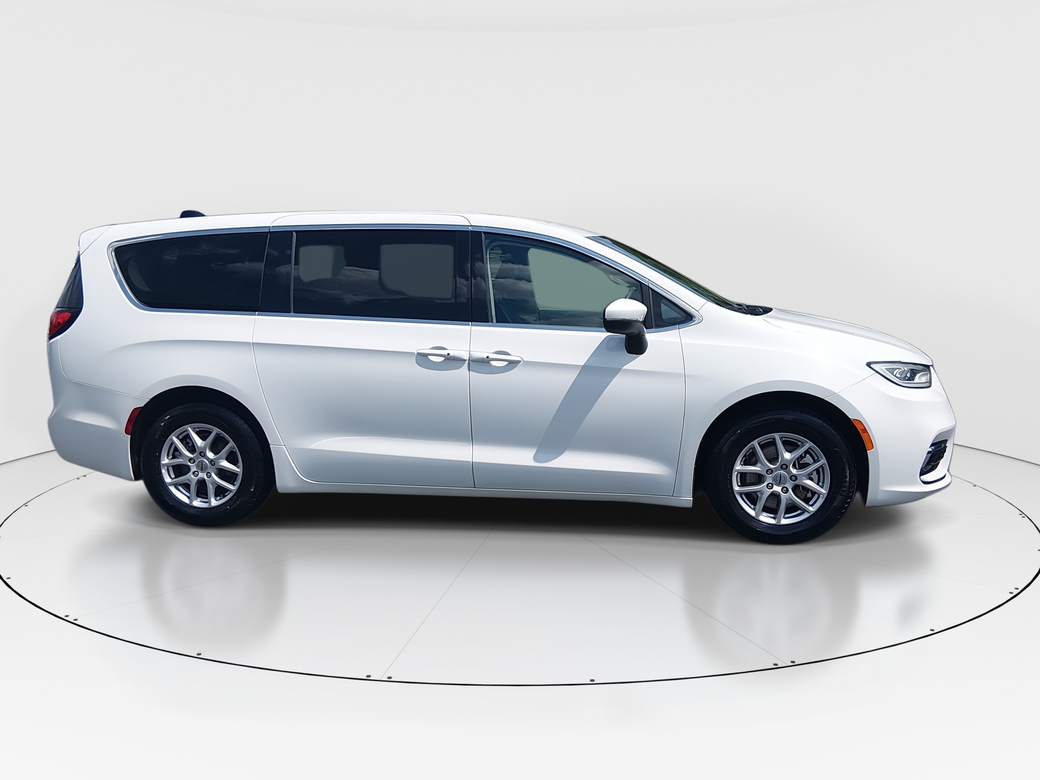 2023 Chrysler Pacifica Touring L - Photo 8